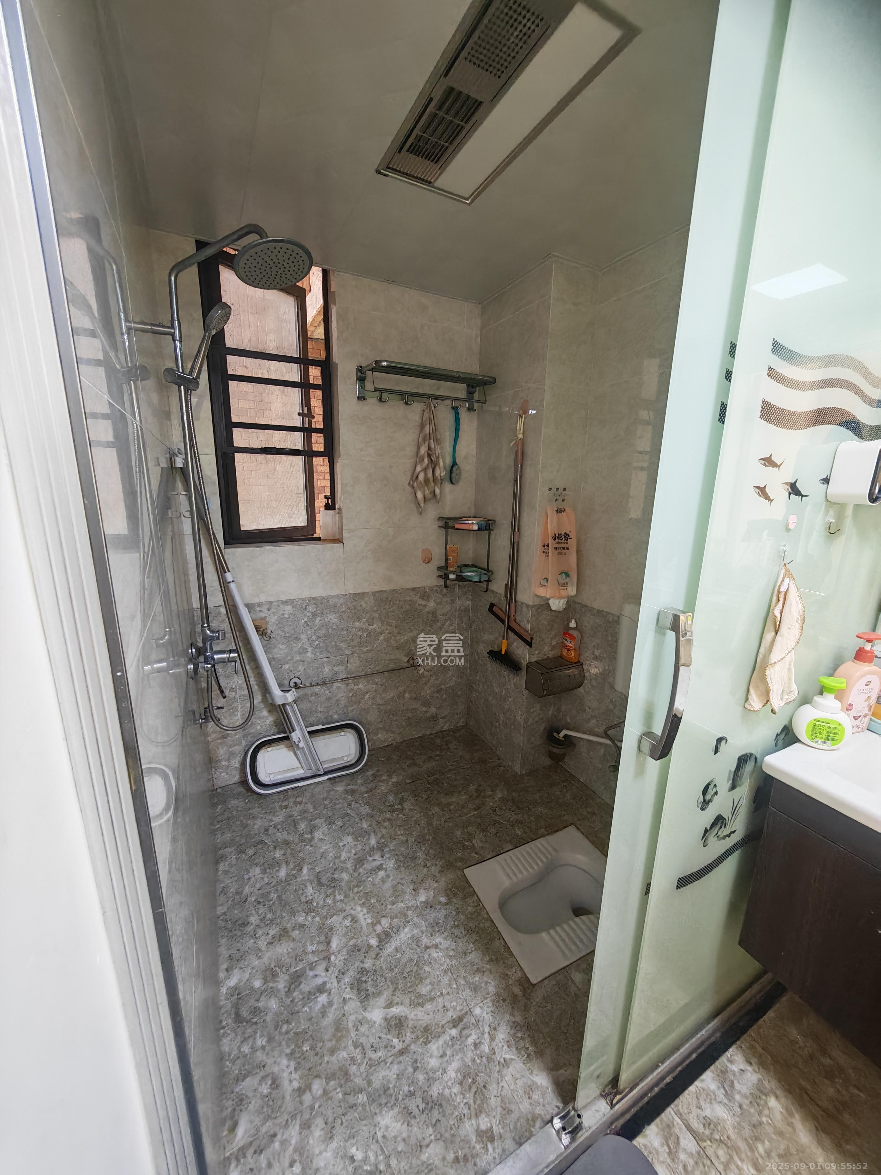 华润五彩城  3室1厅1卫    2000.0元/月 华润五彩城  3室1厅1卫    2000.0元/月室内图