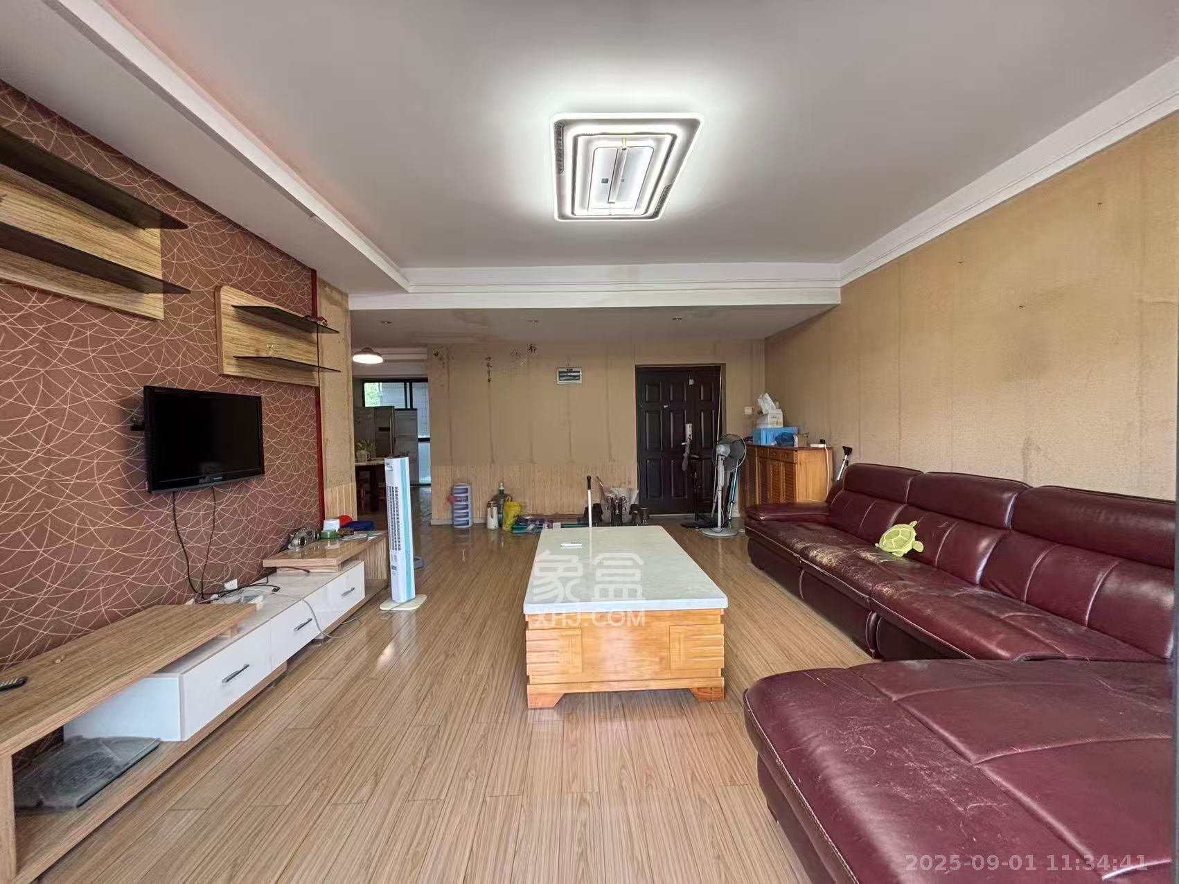 香樟雅郡  4室2厅2卫    3300.0元/月 香樟雅郡  4室2厅2卫    3300.0元/月室内图