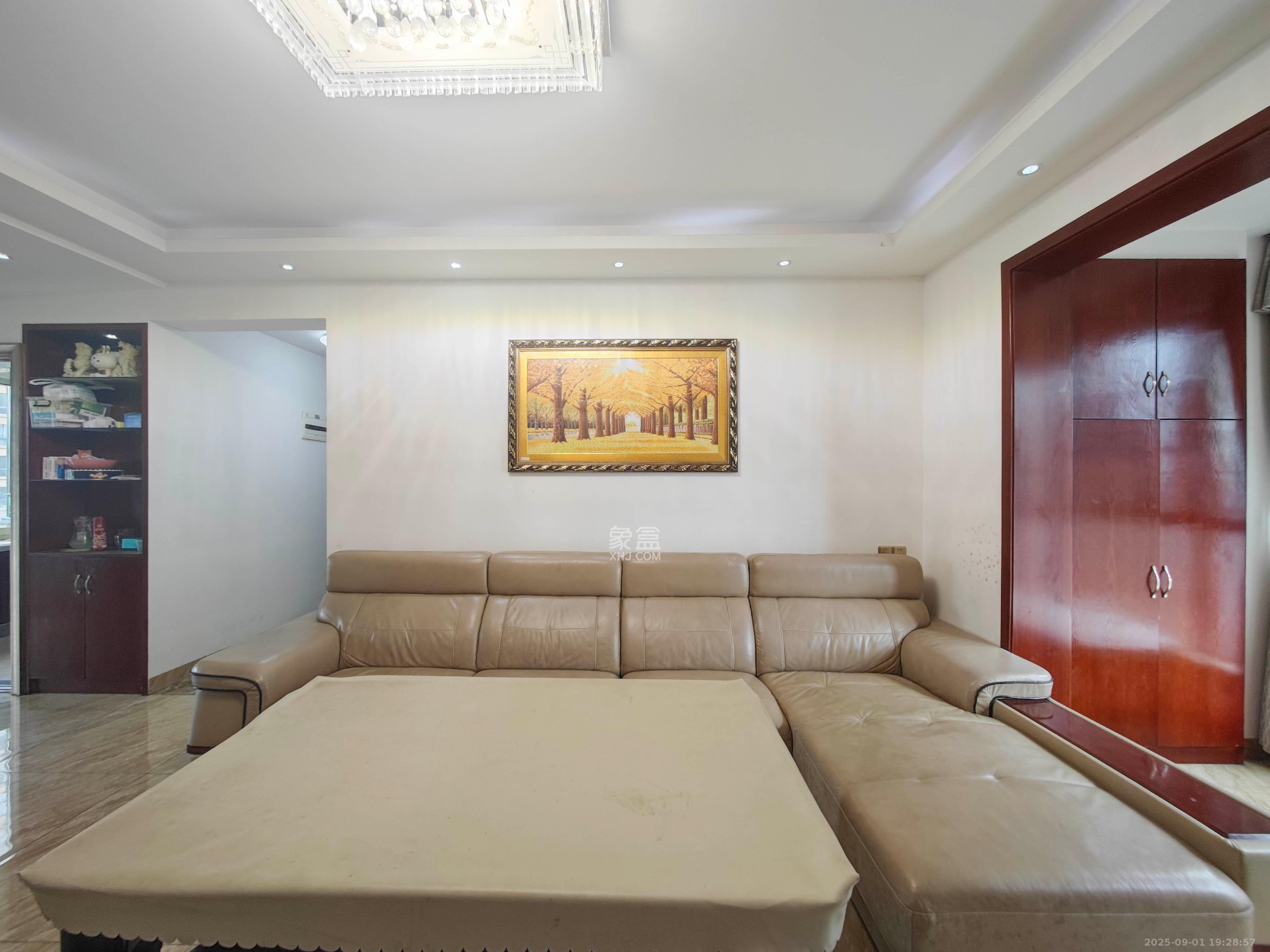 五矿万境水岸二期(五矿万境水岸和苑) 3室2厅1卫 139.8万 五矿万境水岸二期(五矿万境水岸和苑) 3室2厅1卫 139.8万客厅