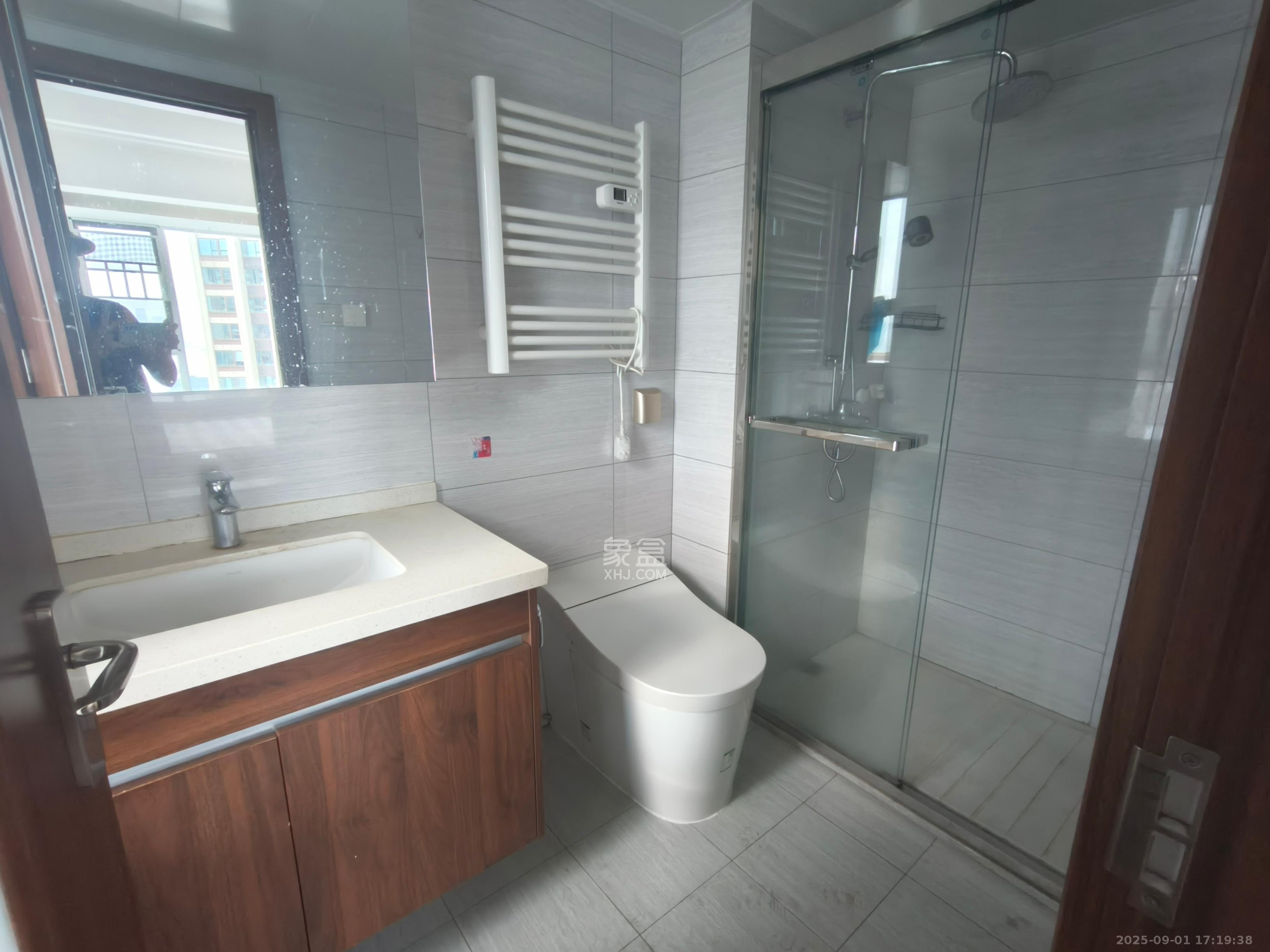 中欣楚天御府E区  4室2厅2卫    4100.0元/月 中欣楚天御府E区  4室2厅2卫    4100.0元/月室内图