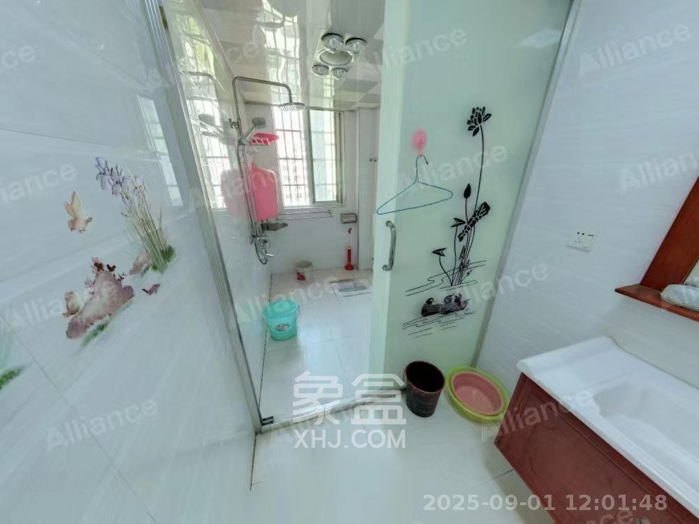 理工大学职工单位房青年汇 3室2厅2卫 2200.0元/月 理工大学职工单位房青年汇 3室2厅2卫 2200.0元/月室内图