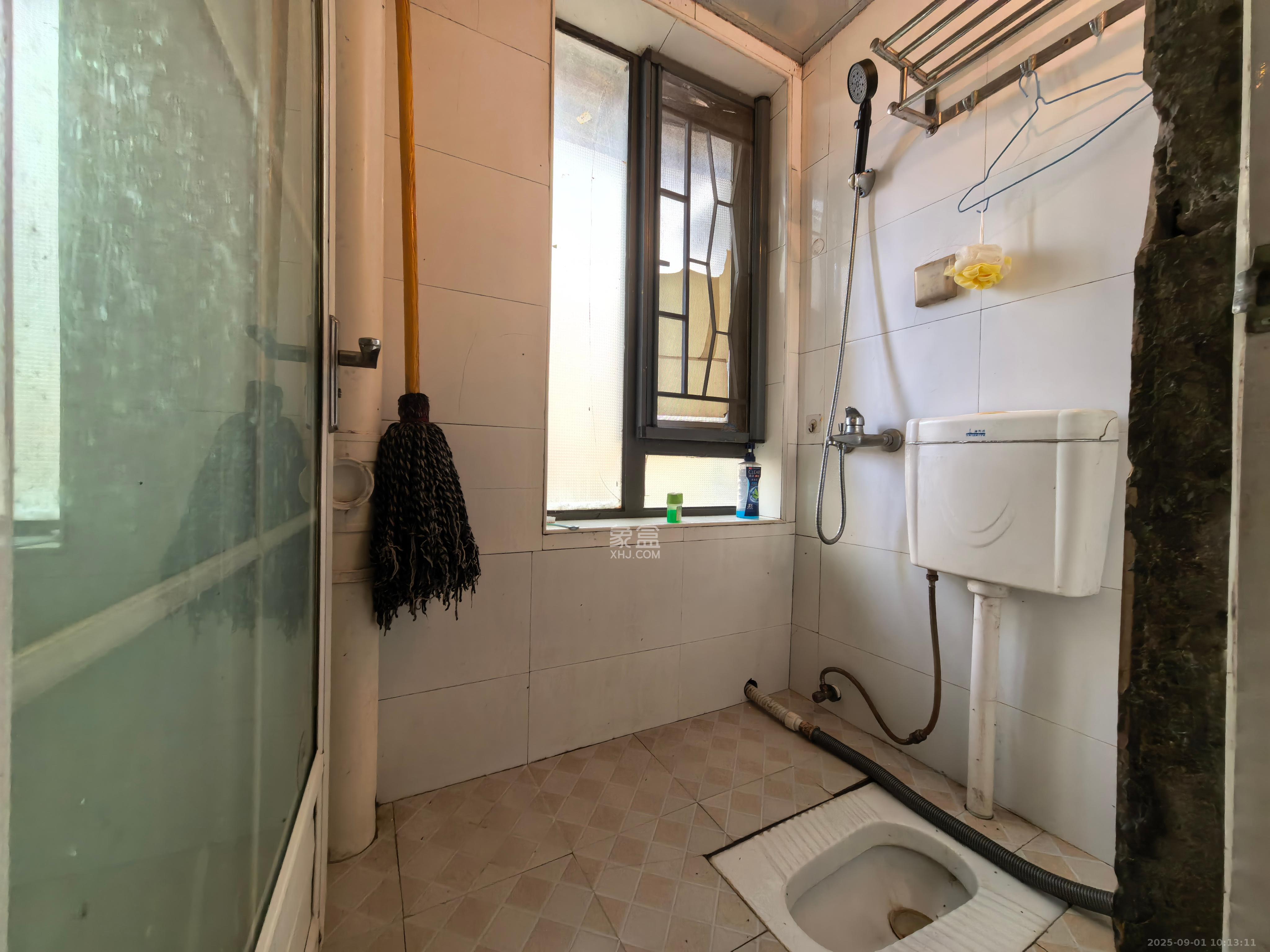 东岸梅园小区  2室1厅1卫    1400.0元/月 东岸梅园小区  2室1厅1卫    1400.0元/月室内图