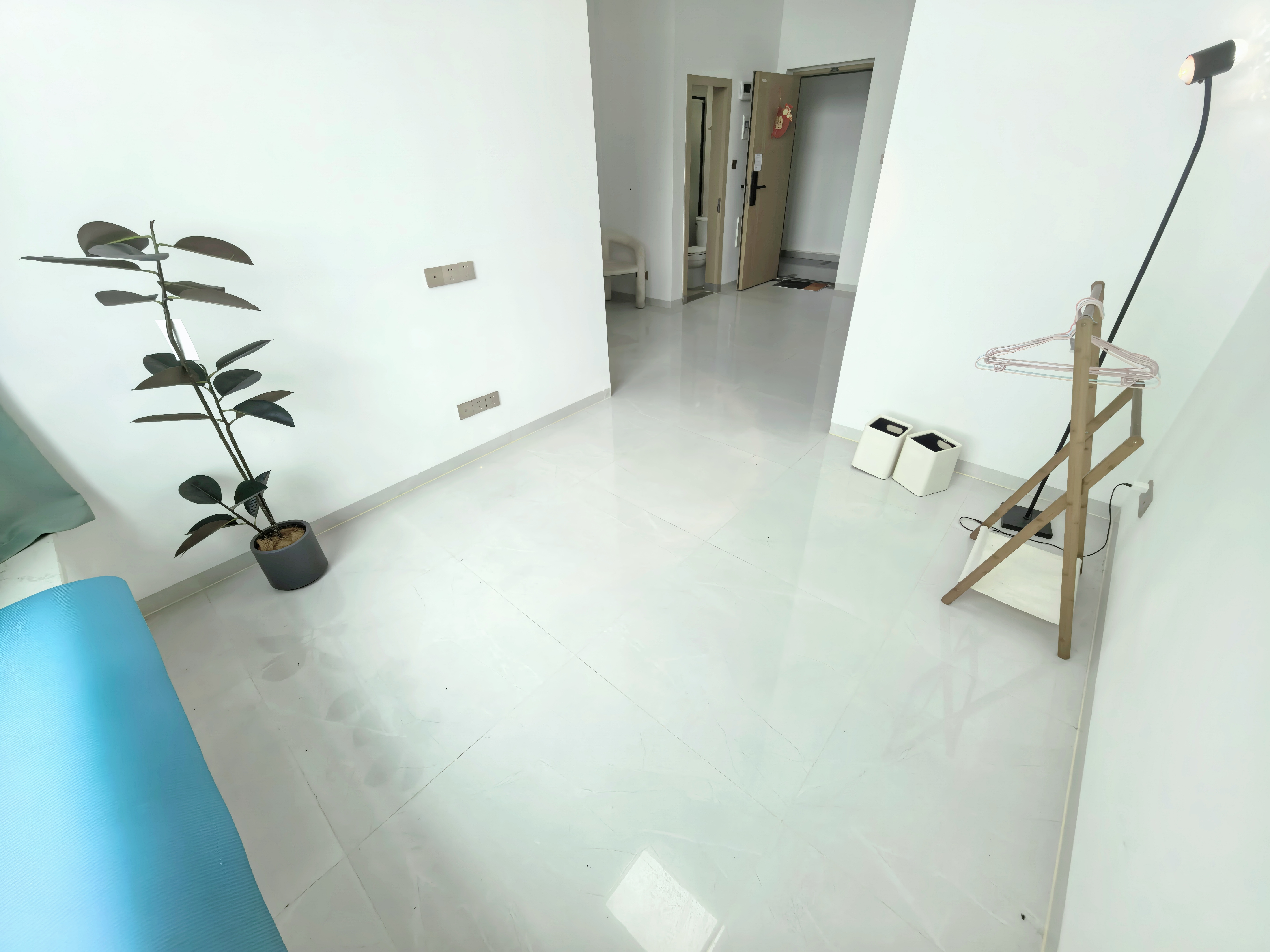 金龙城市广场二期  1室1厅1卫    2800.0元/月 金龙城市广场二期  1室1厅1卫    2800.0元/月室内图