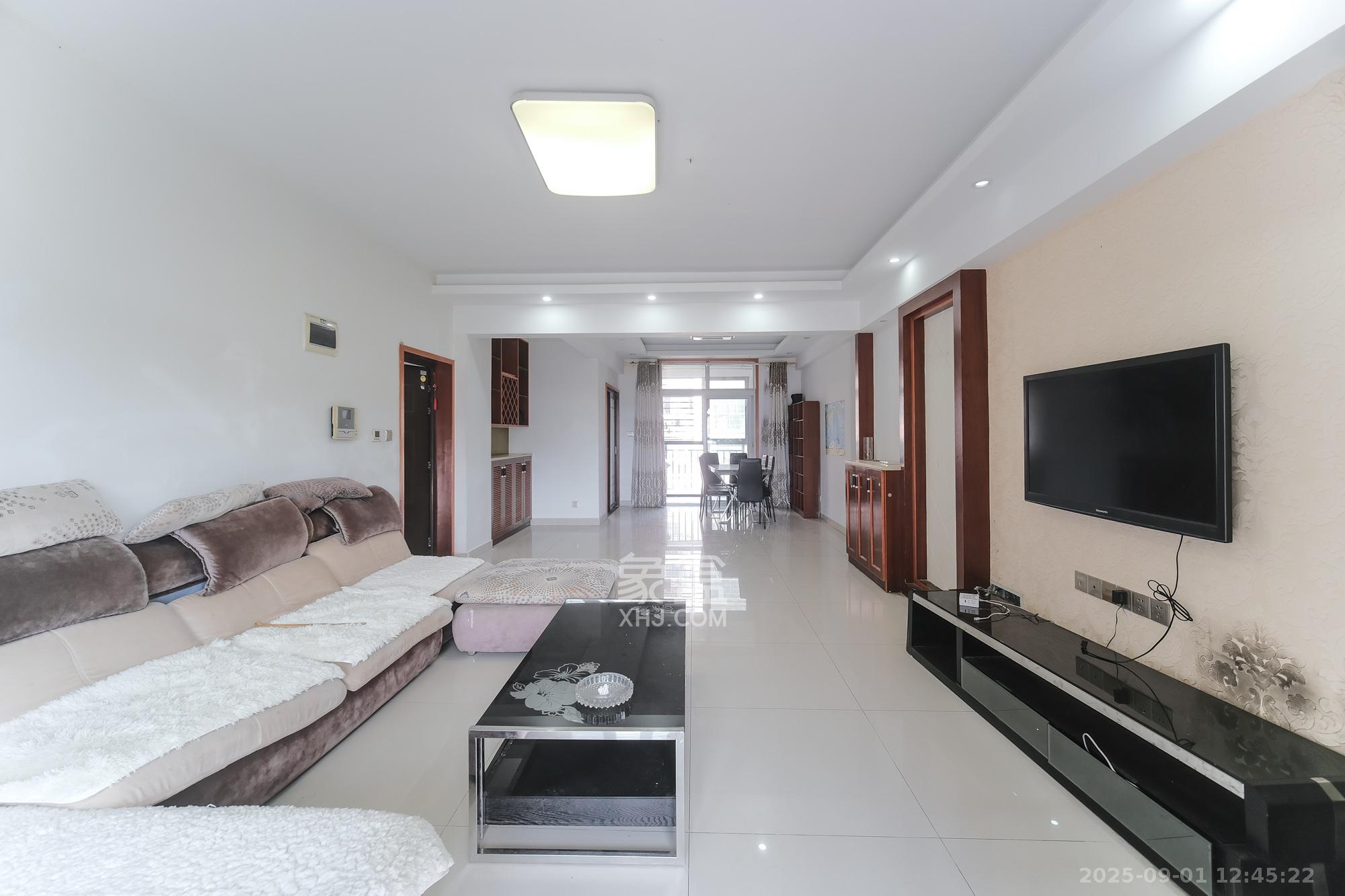 山水湾 4室2厅2卫 90.0万 山水湾 4室2厅2卫 90.0万客厅