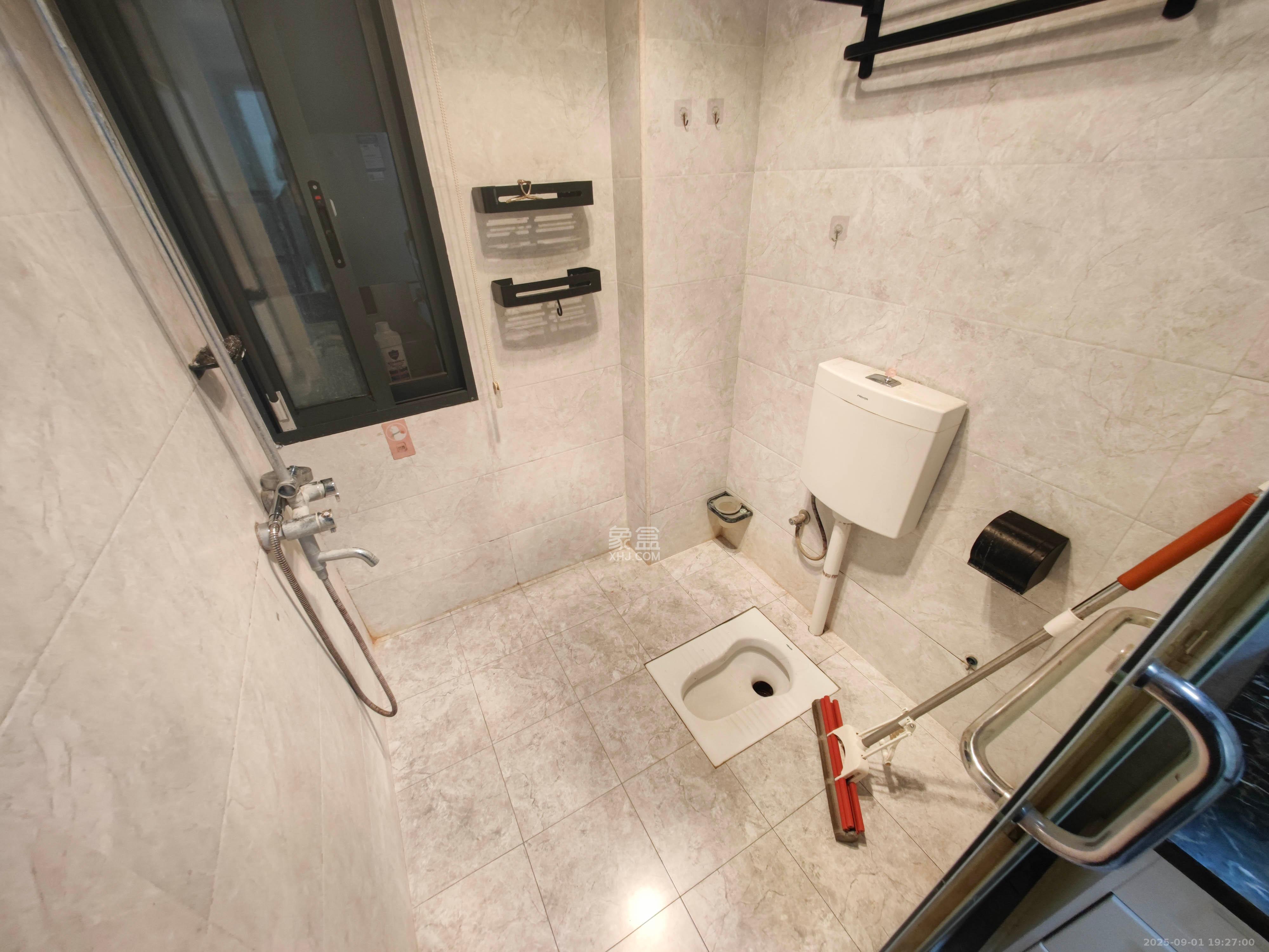 蓝光幸福满庭  3室2厅1卫    83.0万 蓝光幸福满庭  3室2厅1卫    83.0万卫生间