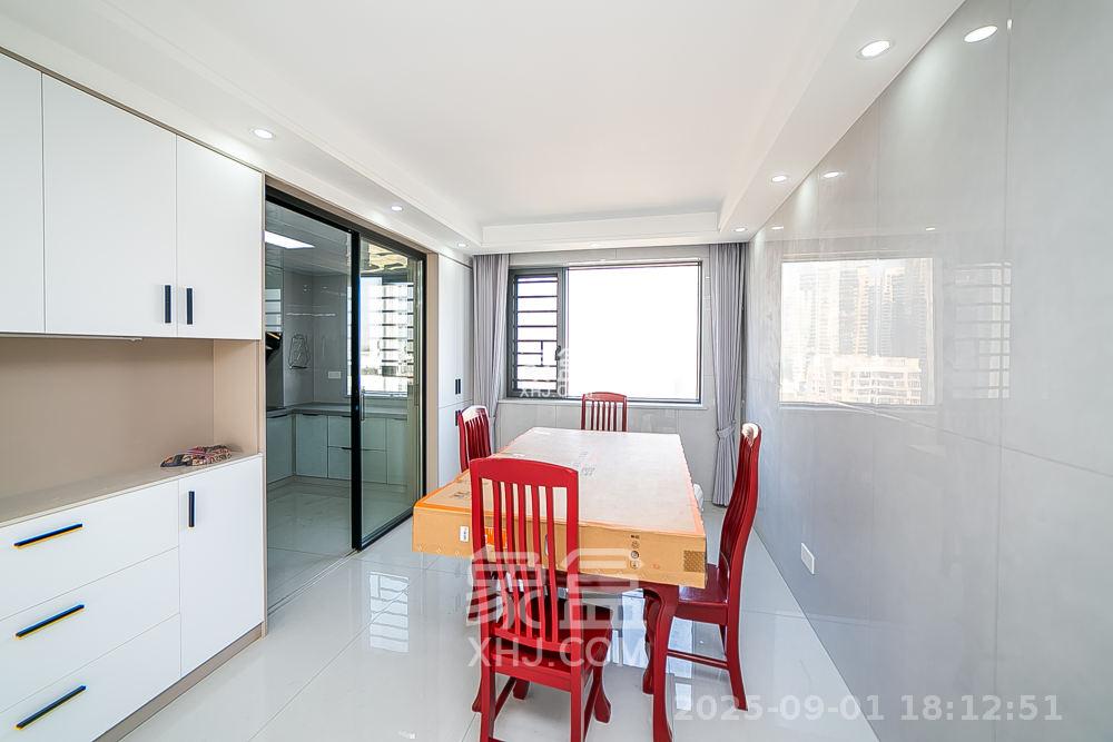 逸景苑 3室2厅2卫 2000.0元/月 逸景苑 3室2厅2卫 2000.0元/月室内图