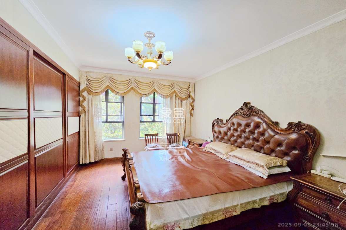 中隆国际御玺 4室2厅2卫 235.5万 中隆国际御玺 4室2厅2卫 235.5万卧室