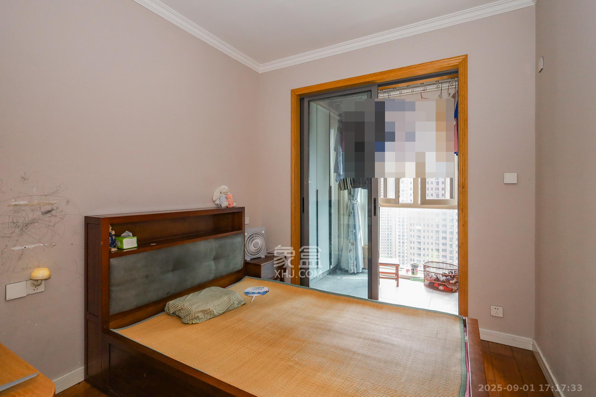 八方小区C区  3室2厅2卫    338.0万卧室