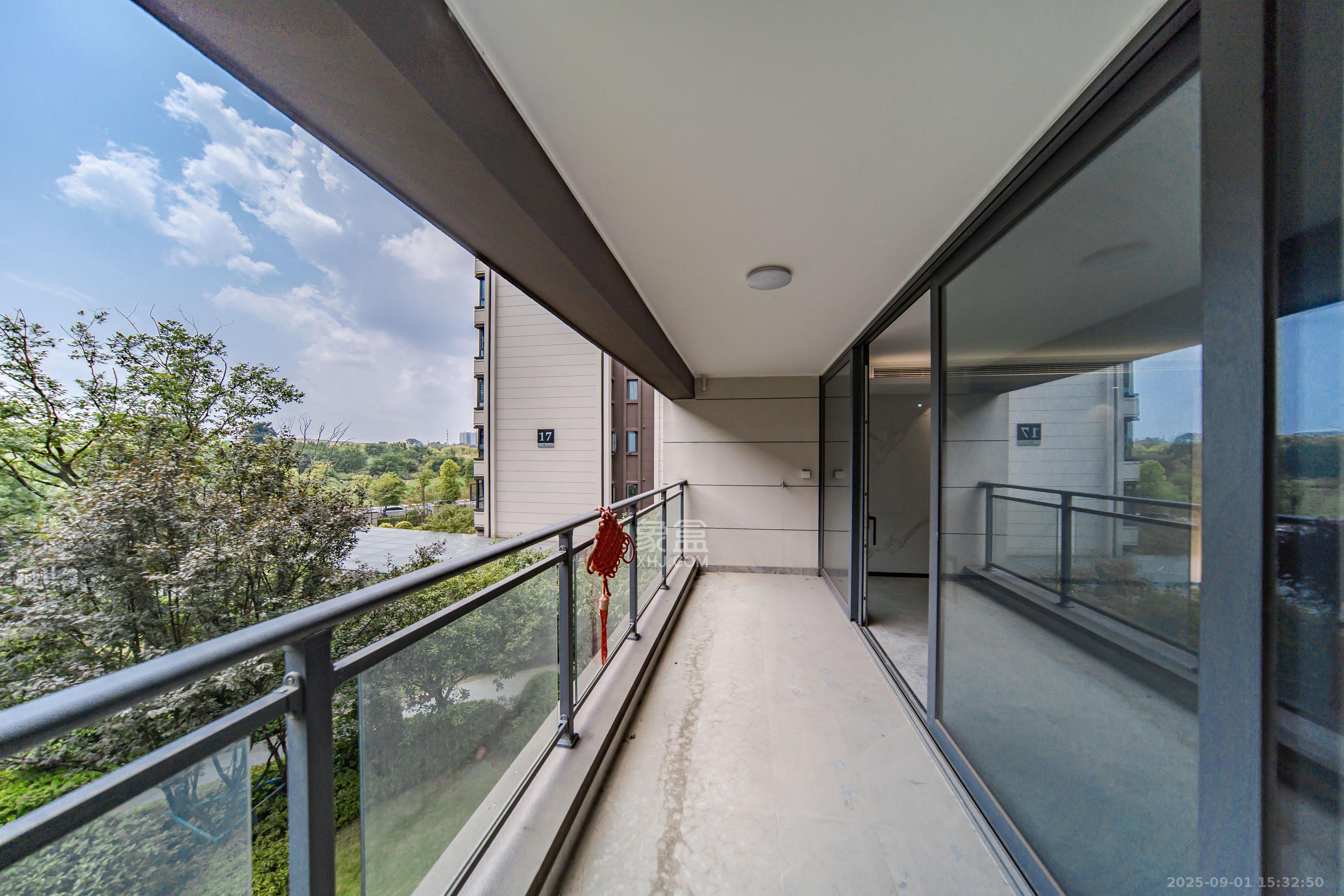 保利天汇  4室2厅2卫    285.0万阳台