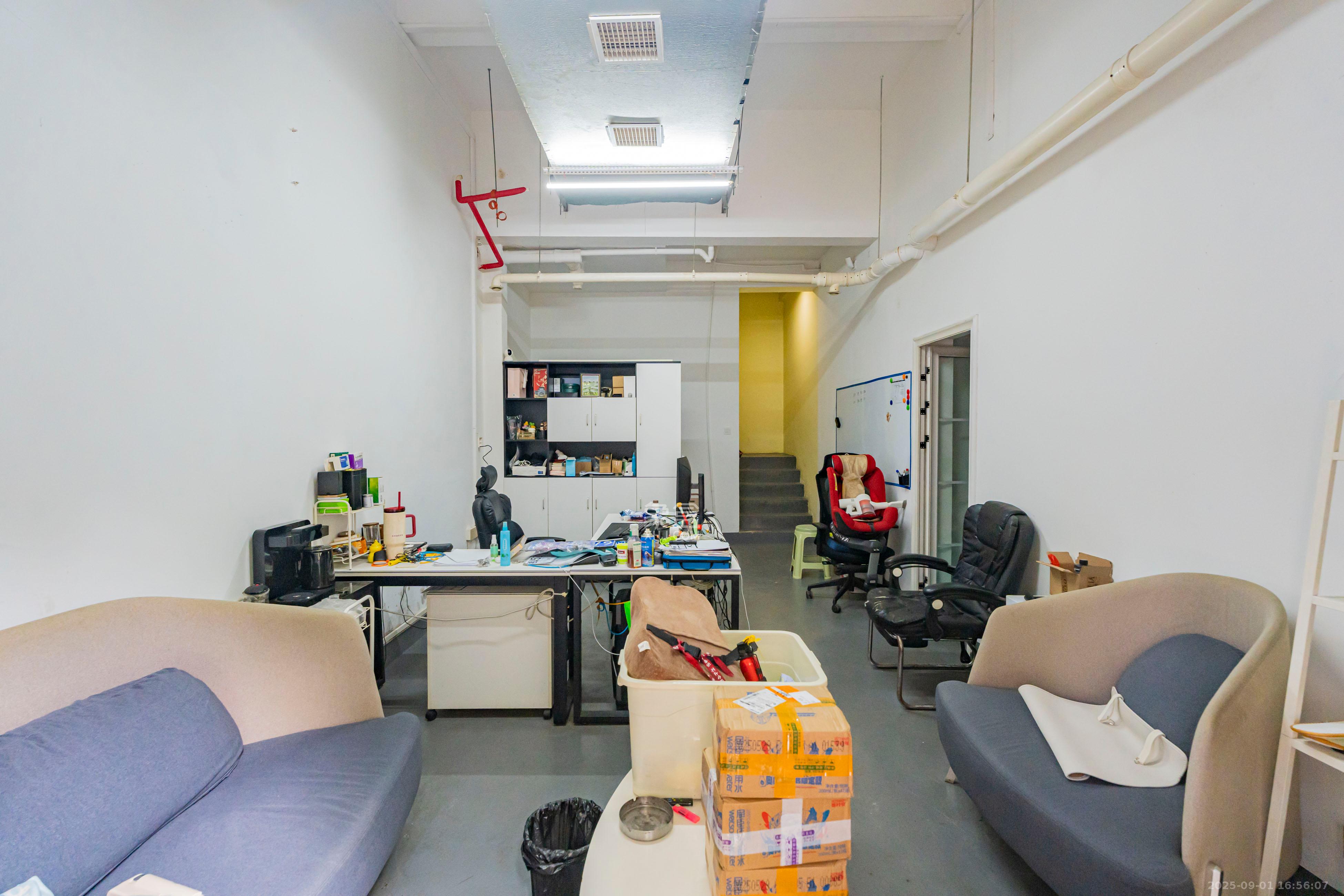 圣爵菲斯  6室3厅1卫    940.0万 圣爵菲斯  6室3厅1卫    940.0万