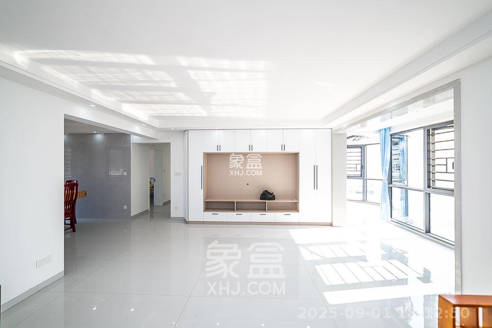 逸景苑 3室2厅2卫 2000.0元/月 逸景苑 3室2厅2卫 2000.0元/月室内图