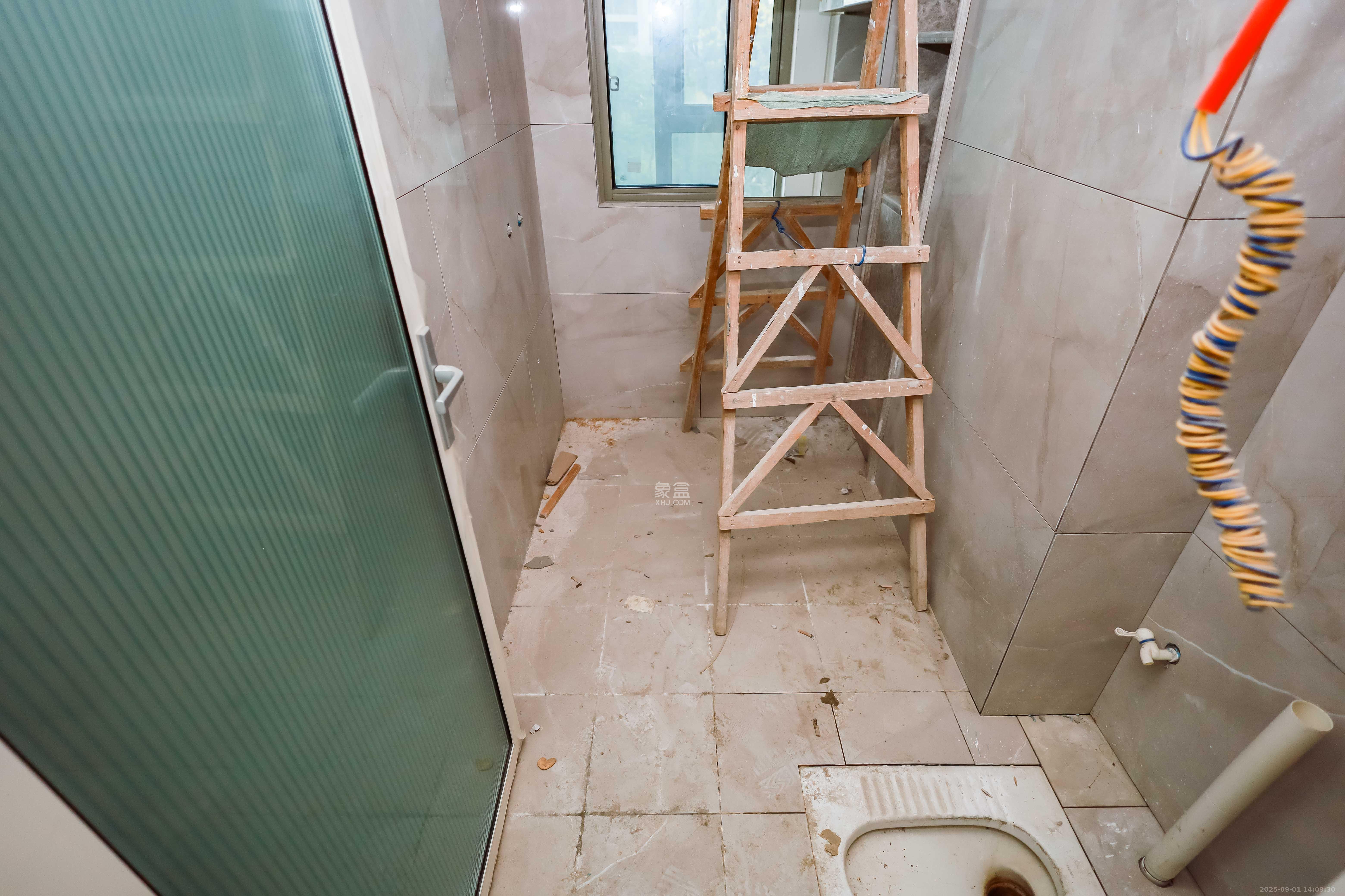 万象府台  5室2厅1卫   430.00万卫生间
