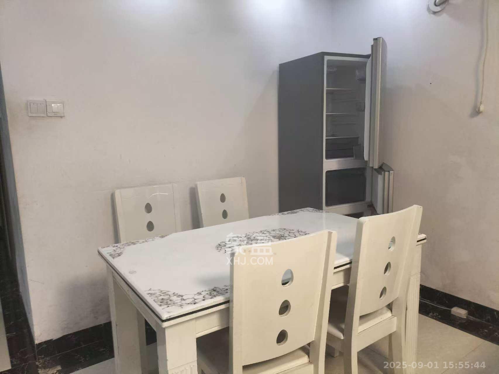 中海梅溪湖壹号  3室2厅2卫    2500.0元/月 中海梅溪湖壹号  3室2厅2卫    2500.0元/月室内图