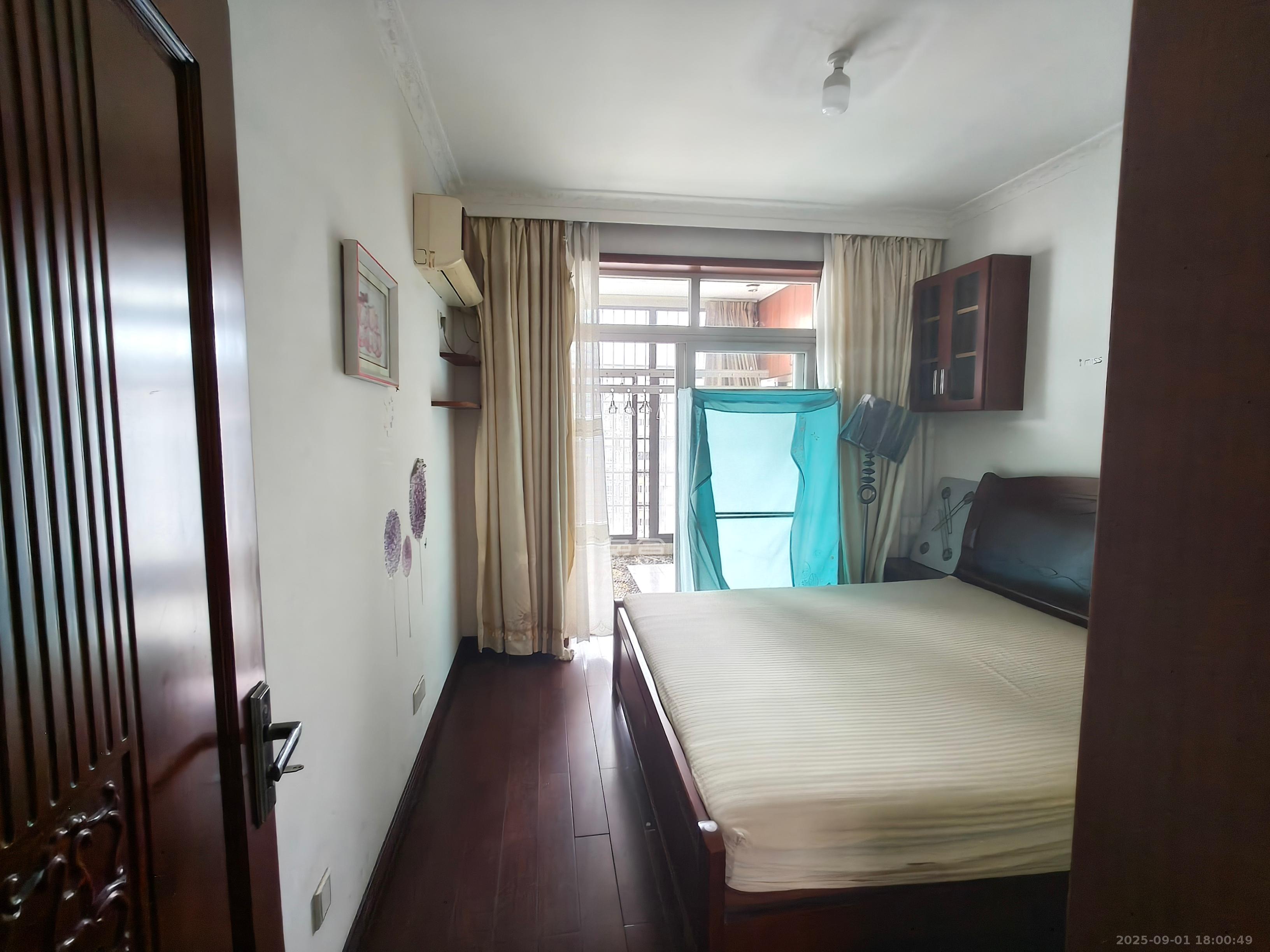 筑梦园 4室2厅2卫 2500.0元/月 筑梦园 4室2厅2卫 2500.0元/月室内图