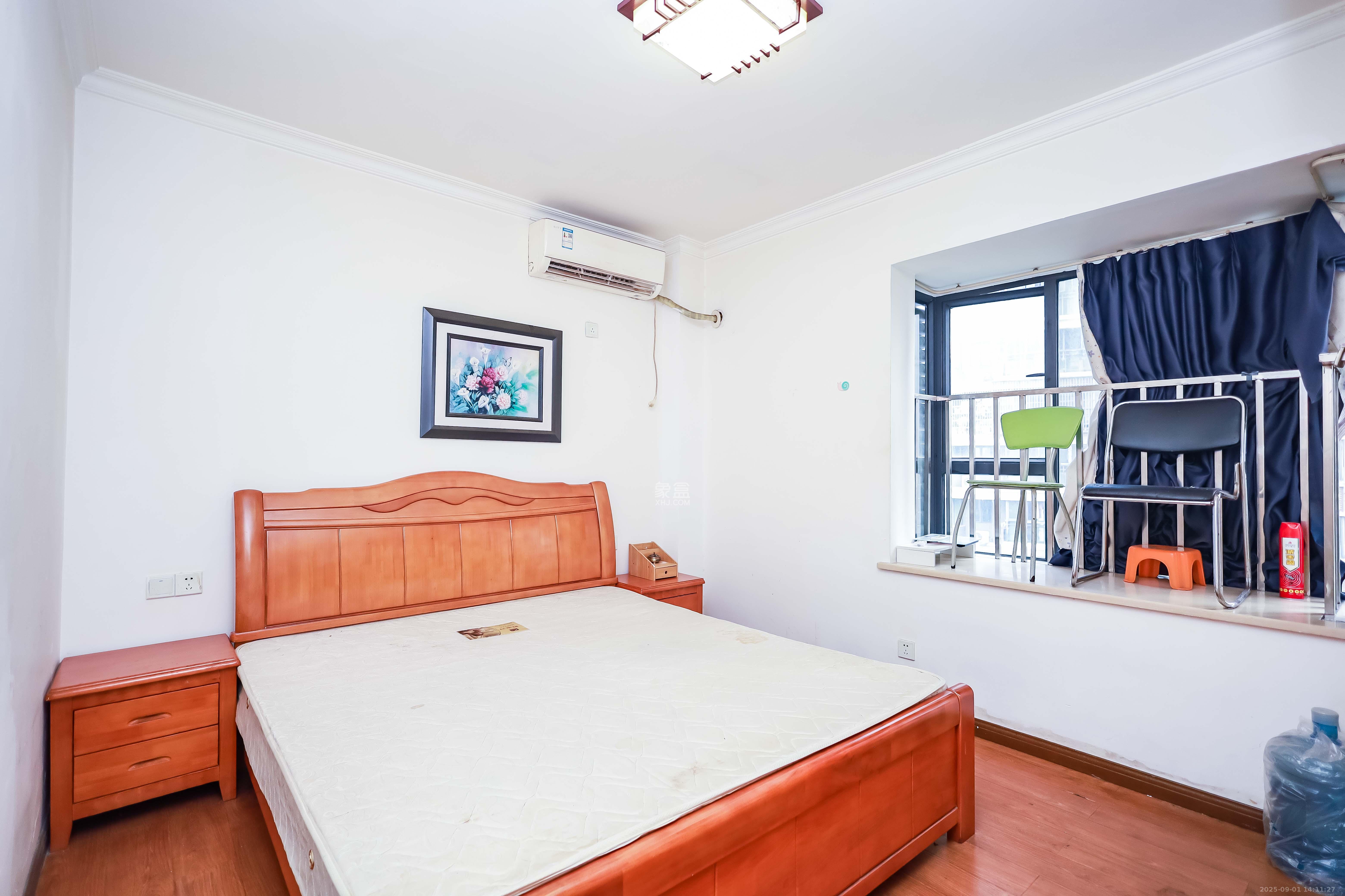 西城龙庭  4室2厅1卫    130.0万卧室