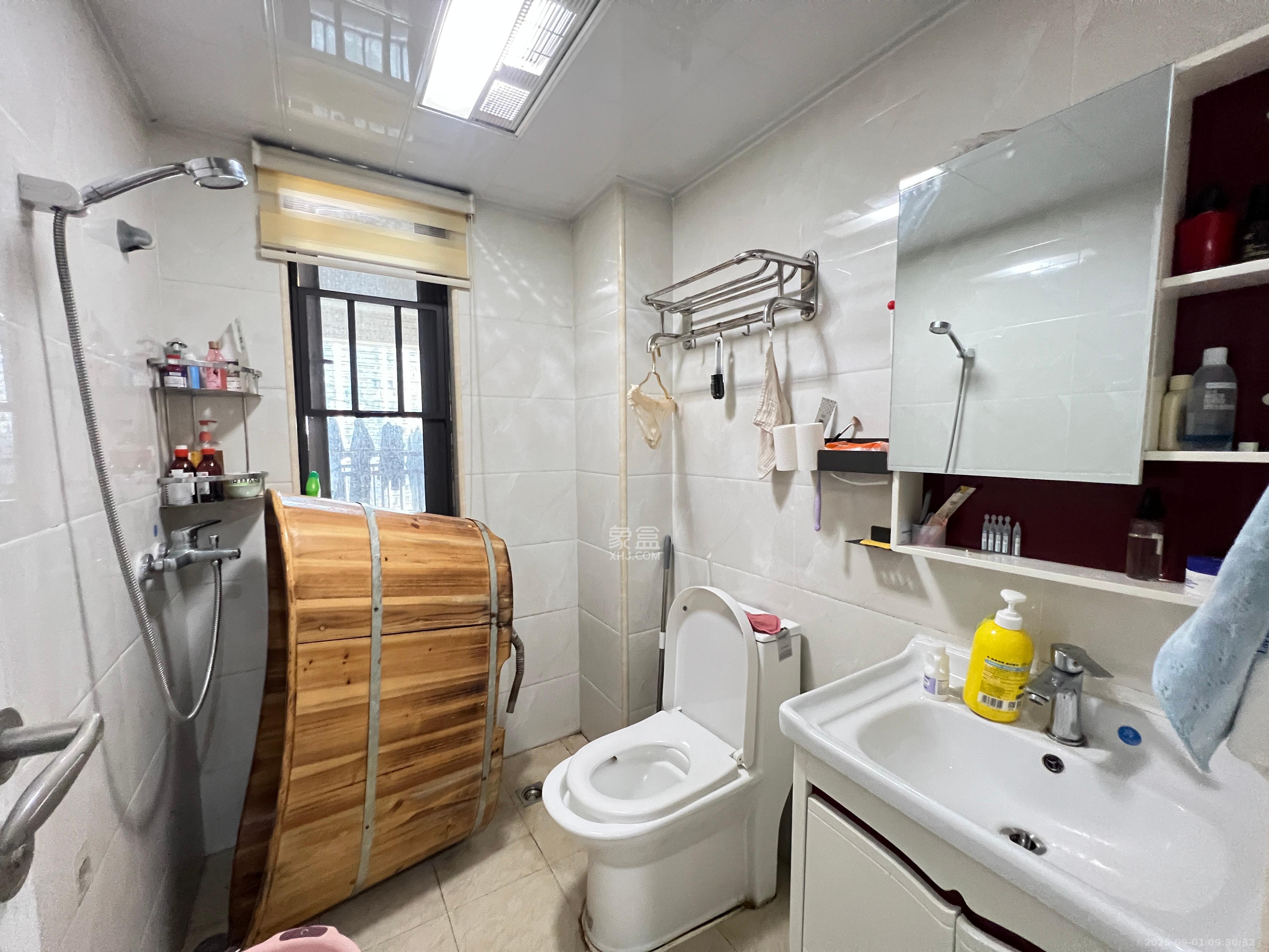 卓越浅水湾  3室2厅2卫   2500.00元/月室内图