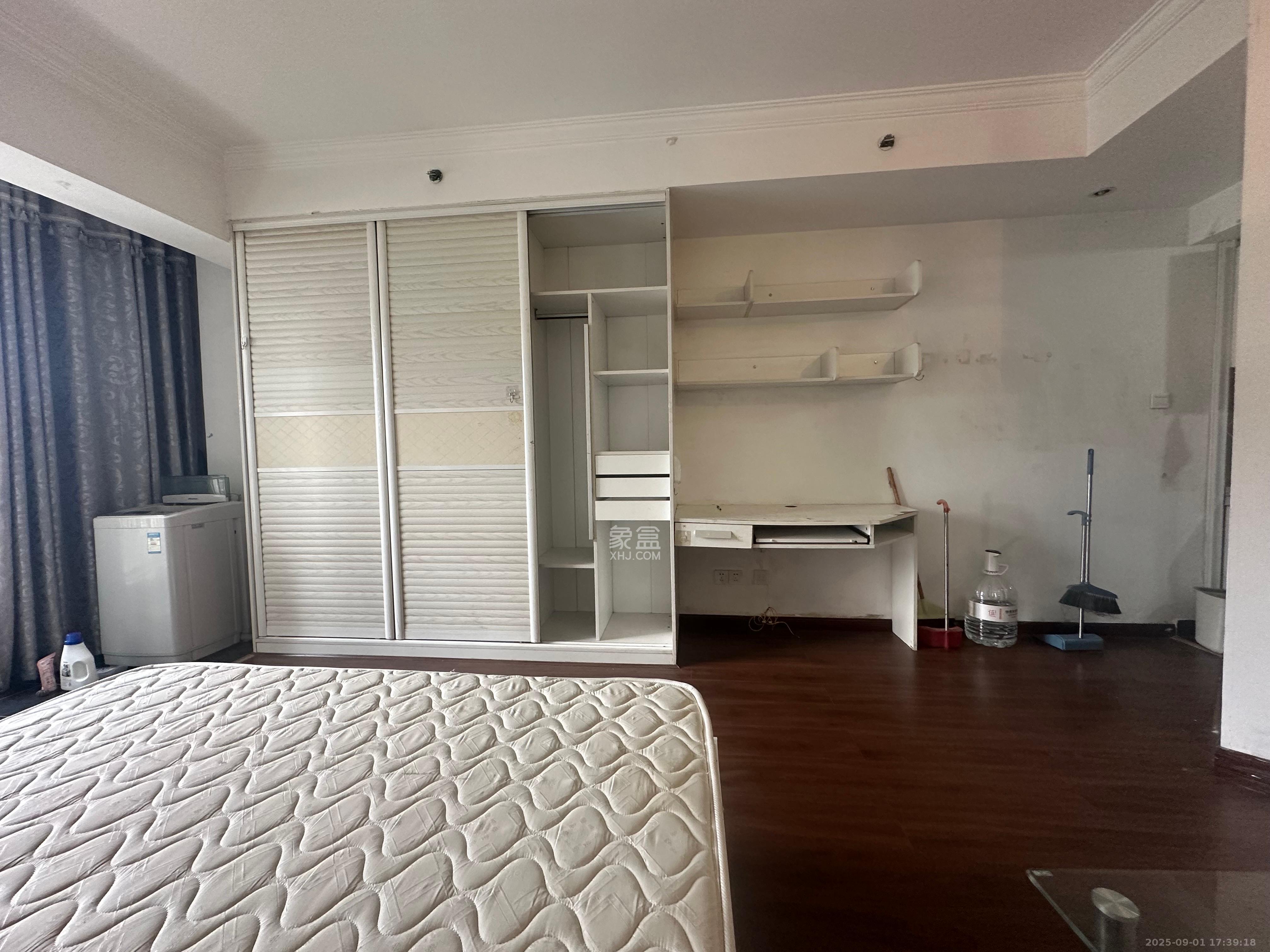 时代星城  1室1厅1卫    1000.0元/月室内图