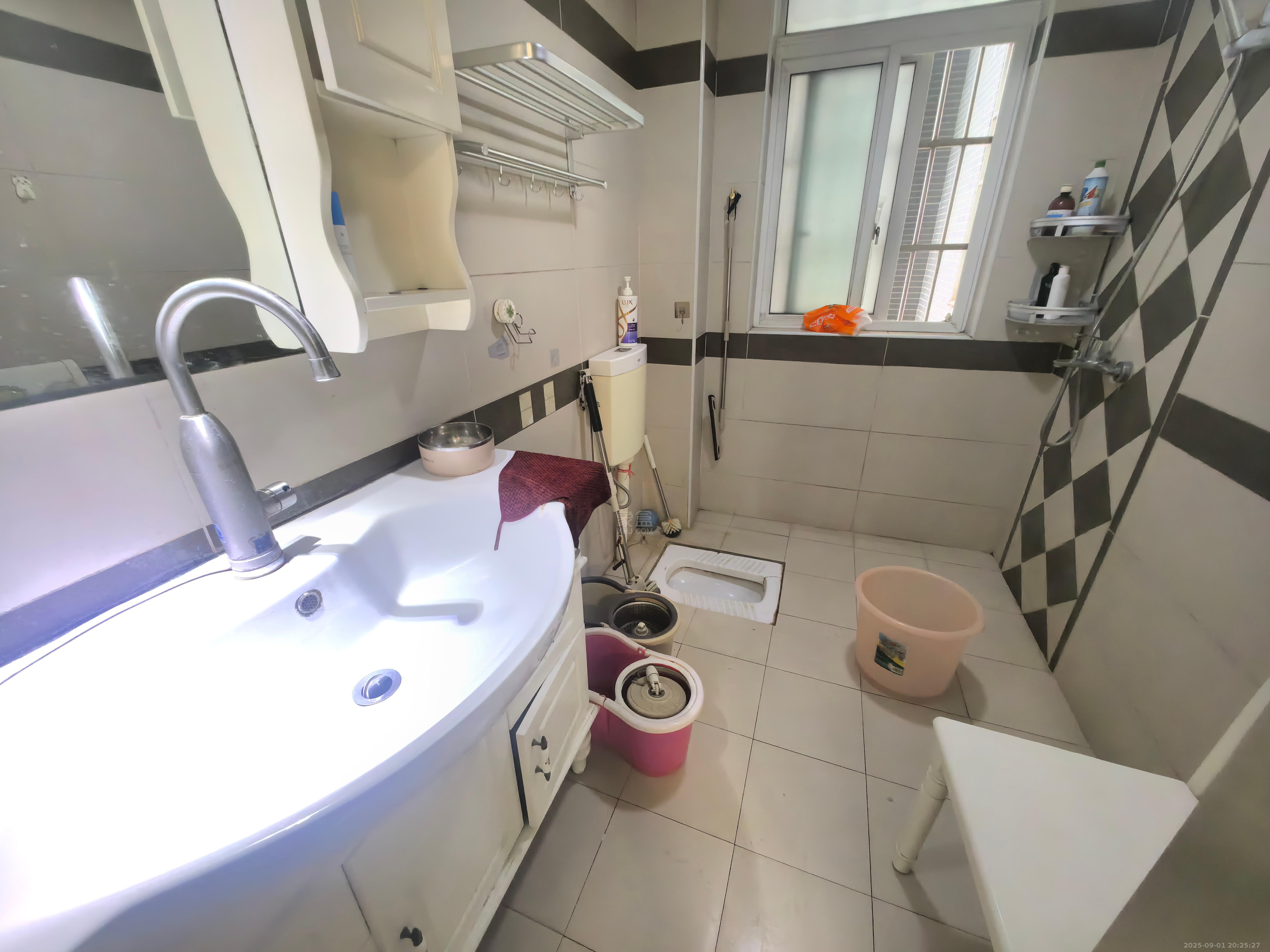 印象华都 2室2厅1卫 1300.00元/月 印象华都 2室2厅1卫 1300.00元/月室内图