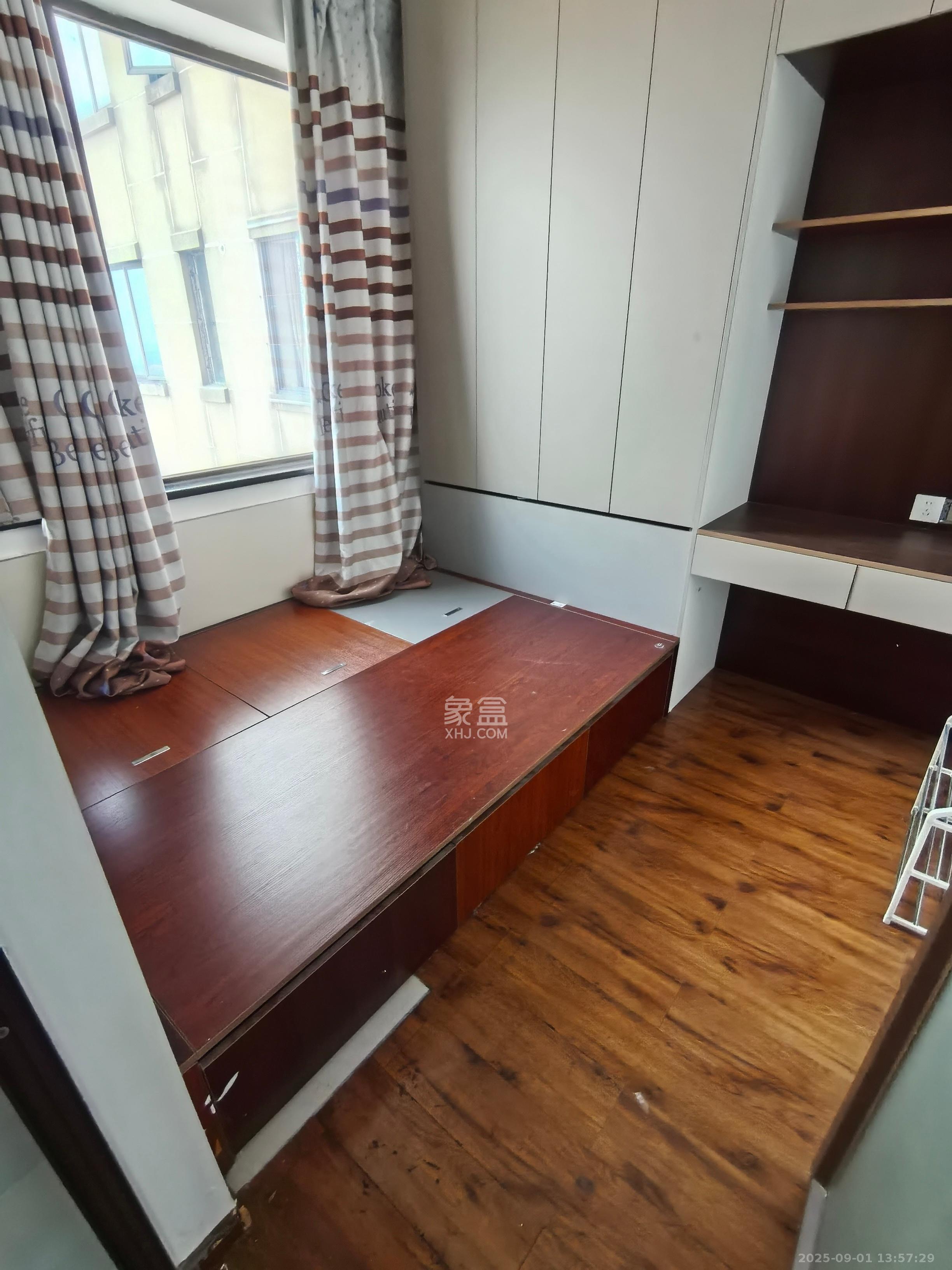 华润置地广场一期  3室2厅2卫    2200.0元/月 华润置地广场一期  3室2厅2卫    2200.0元/月室内图