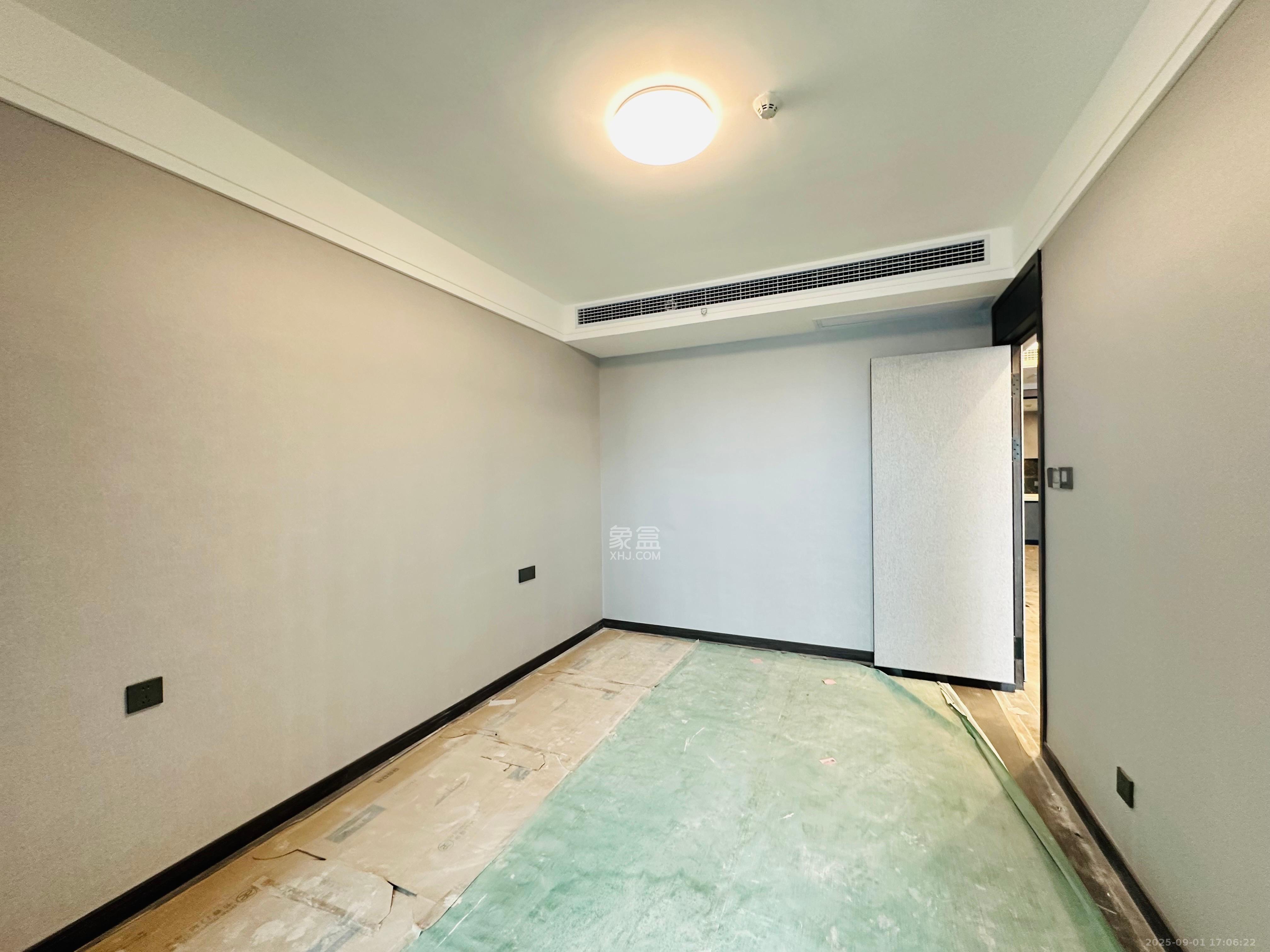 绿地麓云国际一期 6室2厅3卫 7500.0元/月 绿地麓云国际一期 6室2厅3卫 7500.0元/月室内图