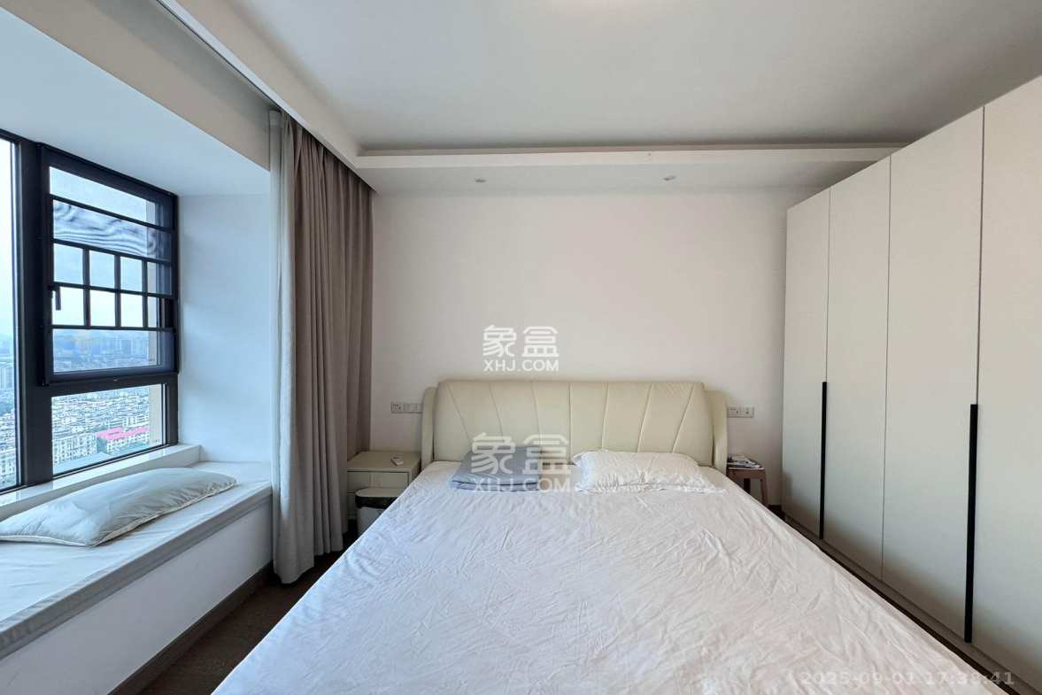 龙湖铂金中心(龙湖春江郦城)  3室2厅2卫    4700.0元/月 龙湖铂金中心(龙湖春江郦城)  3室2厅2卫    4700.0元/月室内图