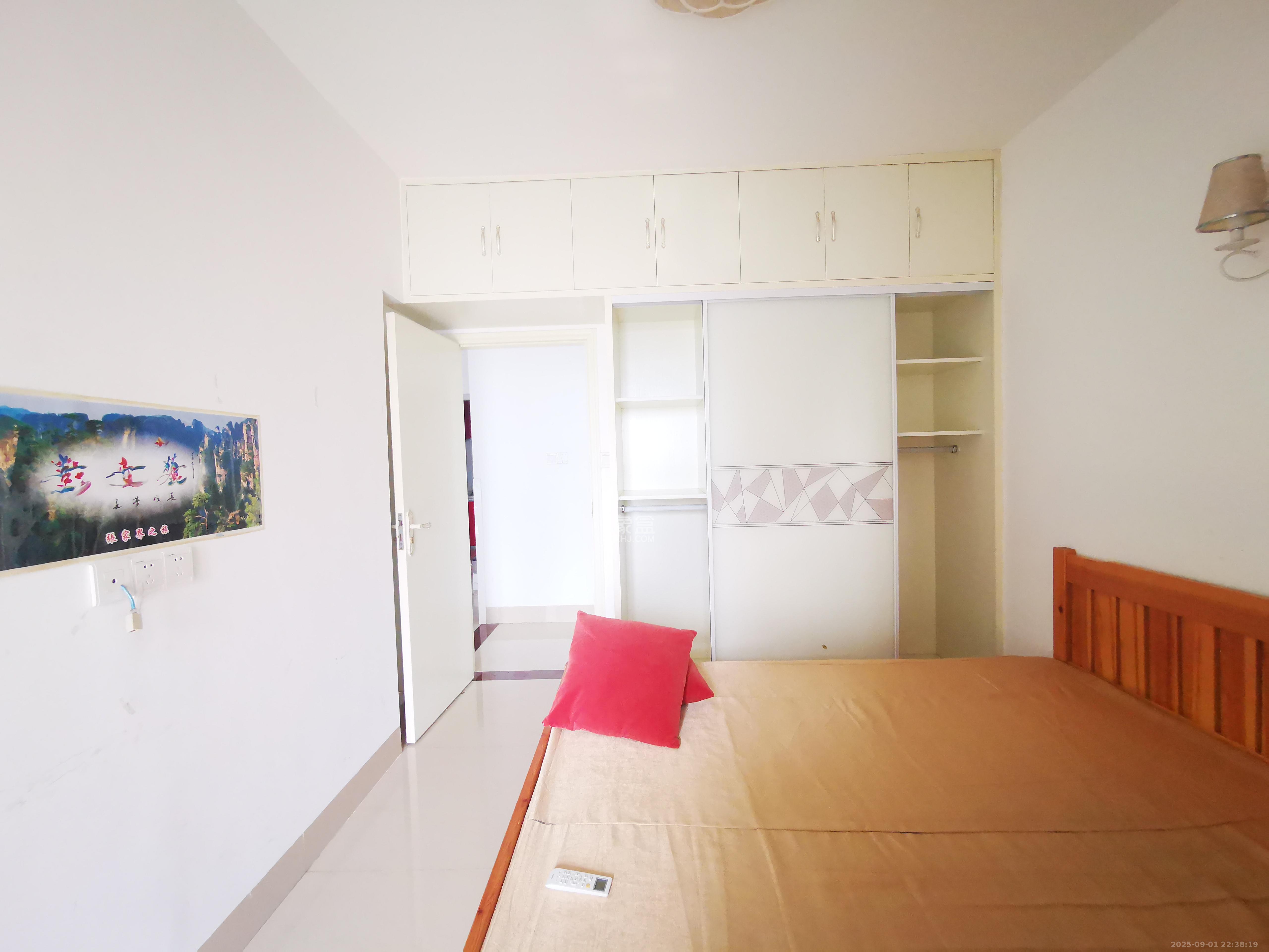保利麓谷林语E区  3室2厅1卫   2500.00元/月室内图