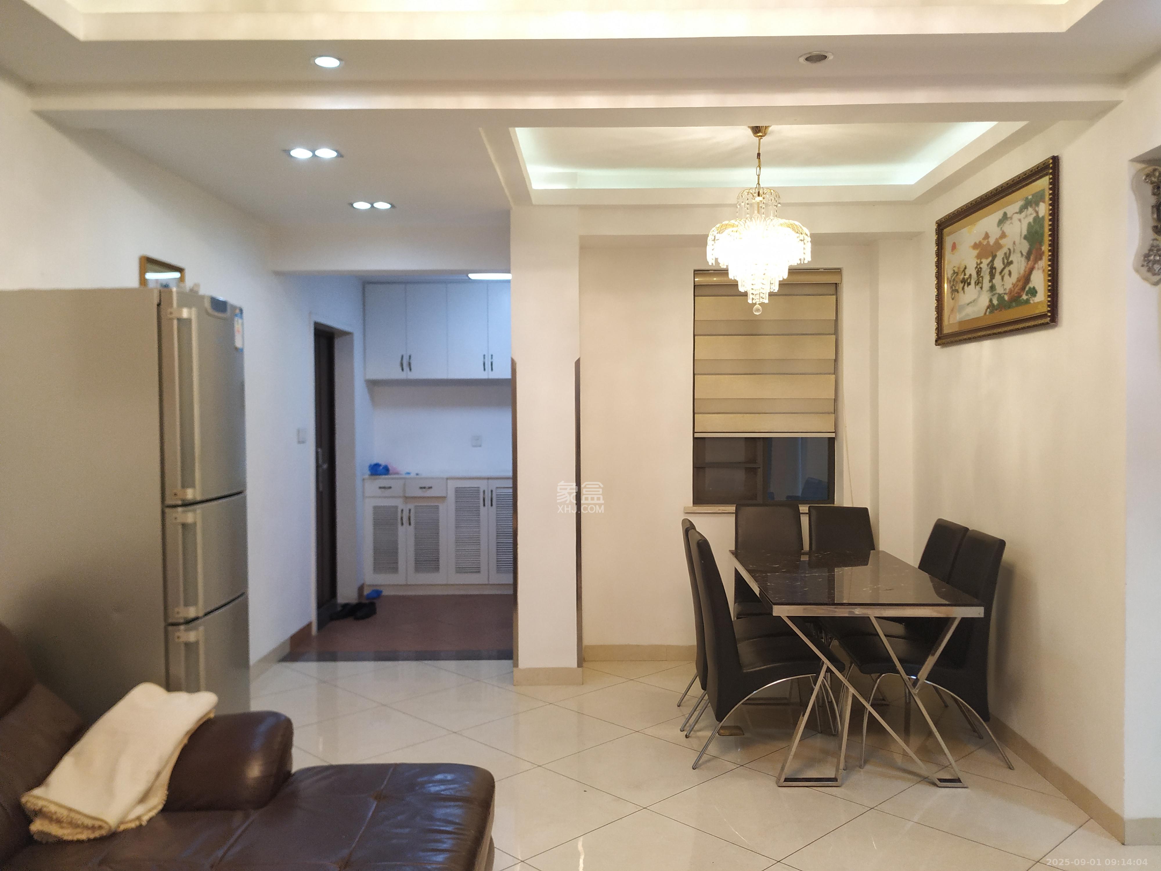 莱茵城  1室2厅2卫    2300.0元/月室内图