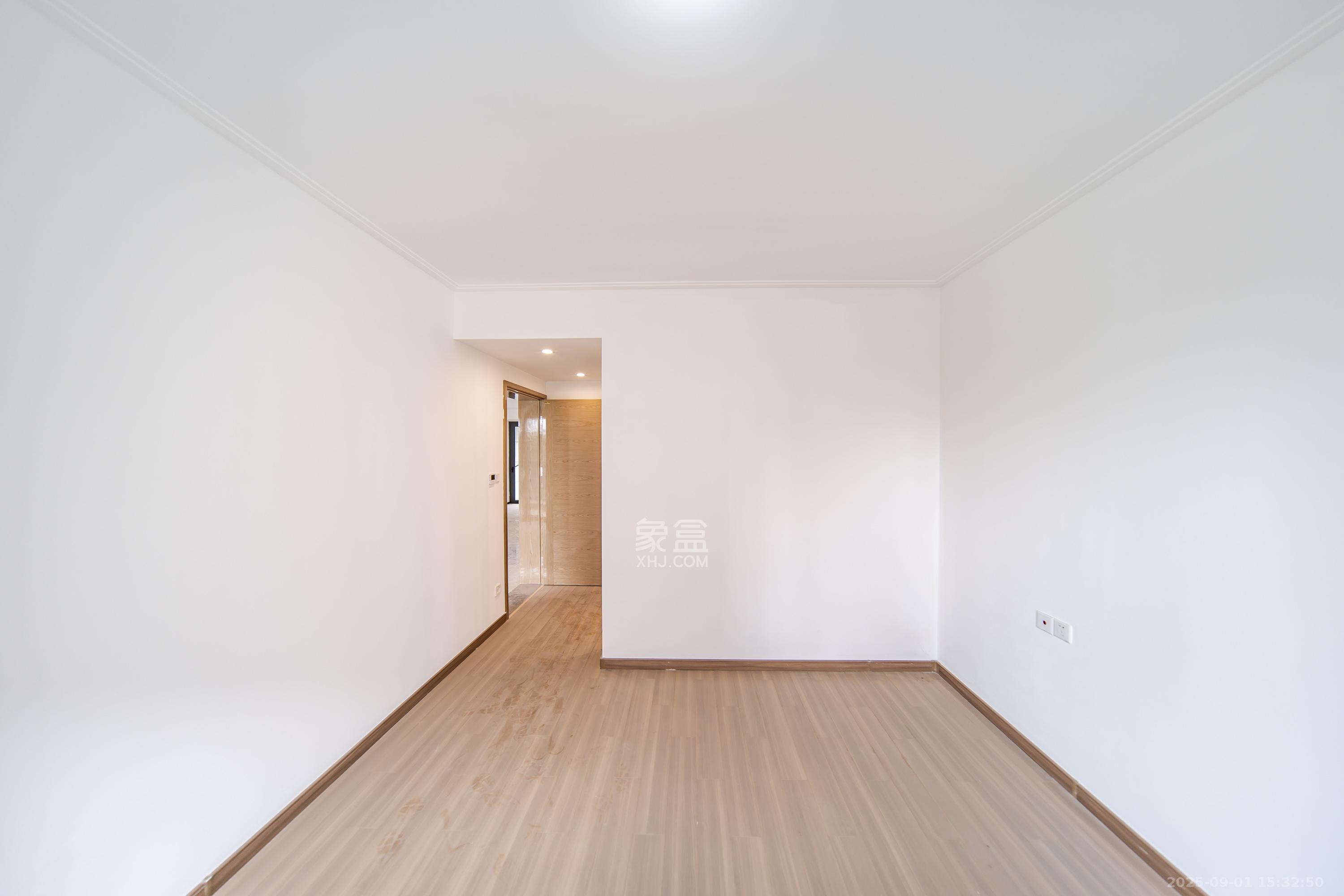 保利天汇  4室2厅2卫    285.0万 保利天汇  4室2厅2卫    285.0万卧室