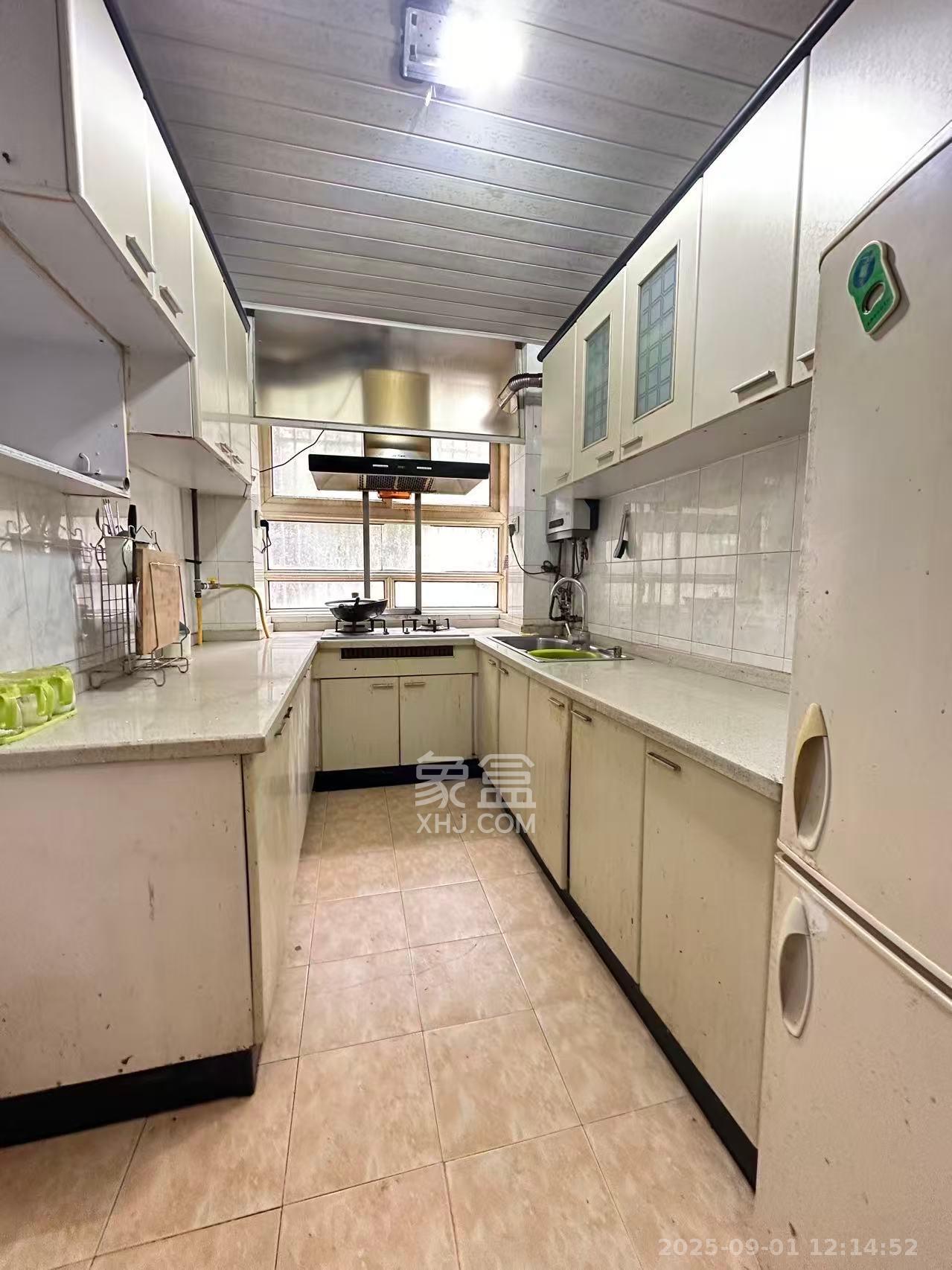 四方小区  4室2厅2卫    2500.0元/月室内图