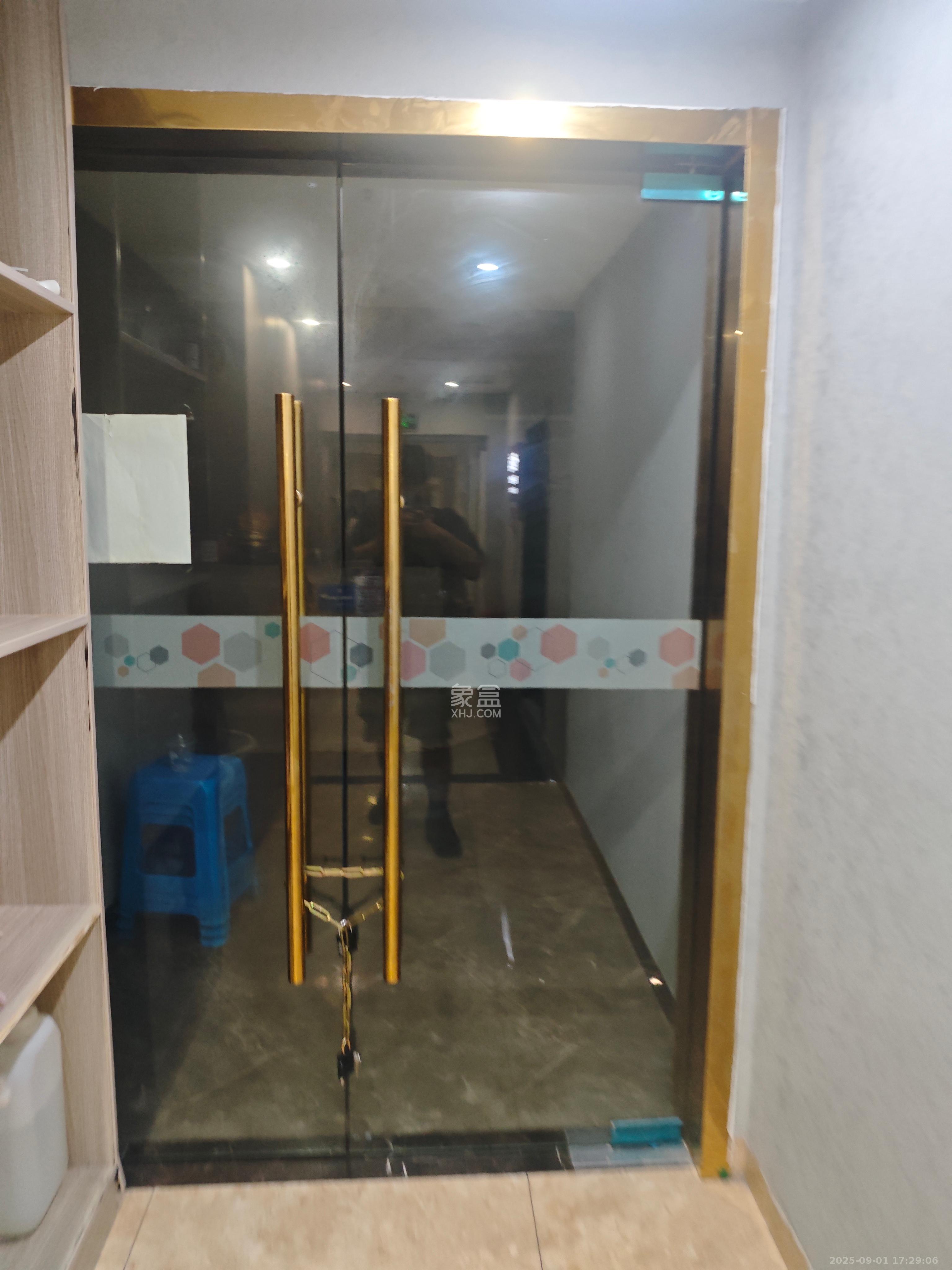 联合商厦  9室0厅9卫    7500.0元/月 联合商厦  9室0厅9卫    7500.0元/月室内图