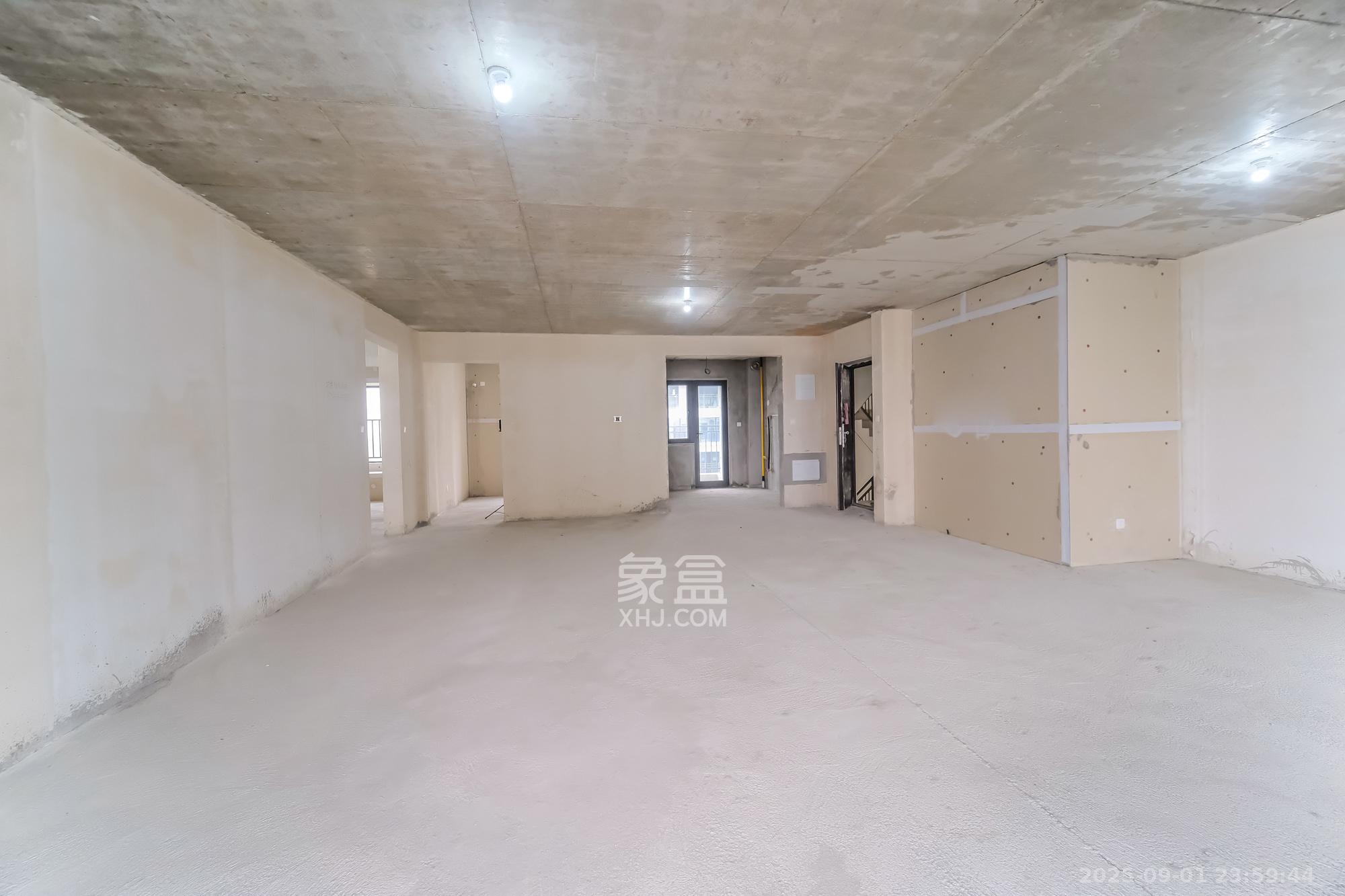 保利金香槟 4室2厅2卫 121.2万 保利金香槟 4室2厅2卫 121.2万客厅