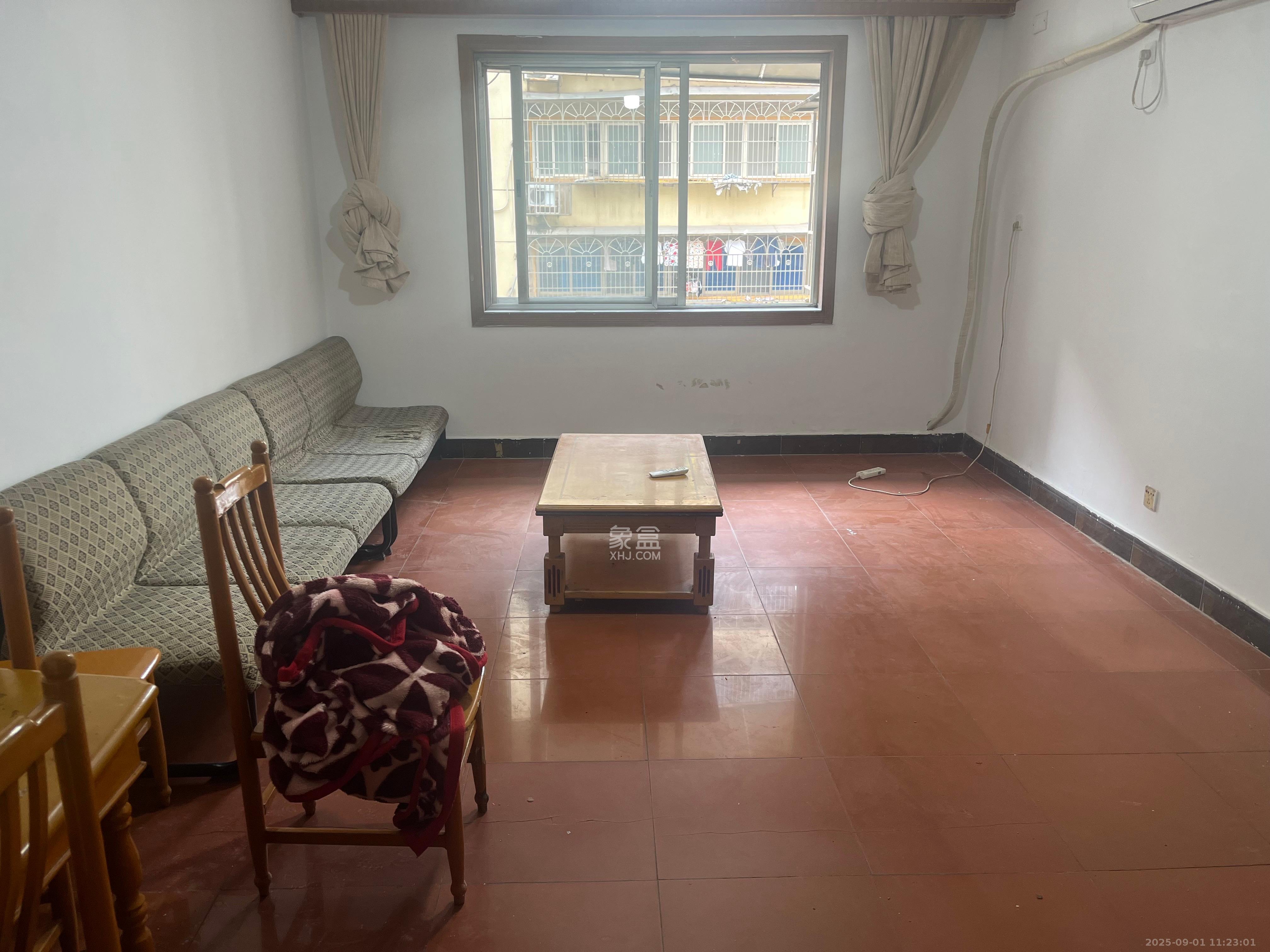 新天小区 3室2厅1卫 1500.0元/月 新天小区 3室2厅1卫 1500.0元/月室内图