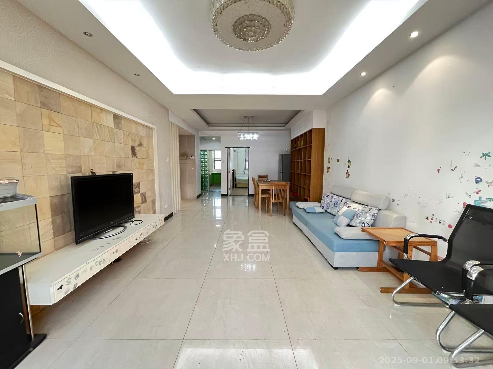 阳光100二期  2室2厅1卫   2400.00元/月室内图