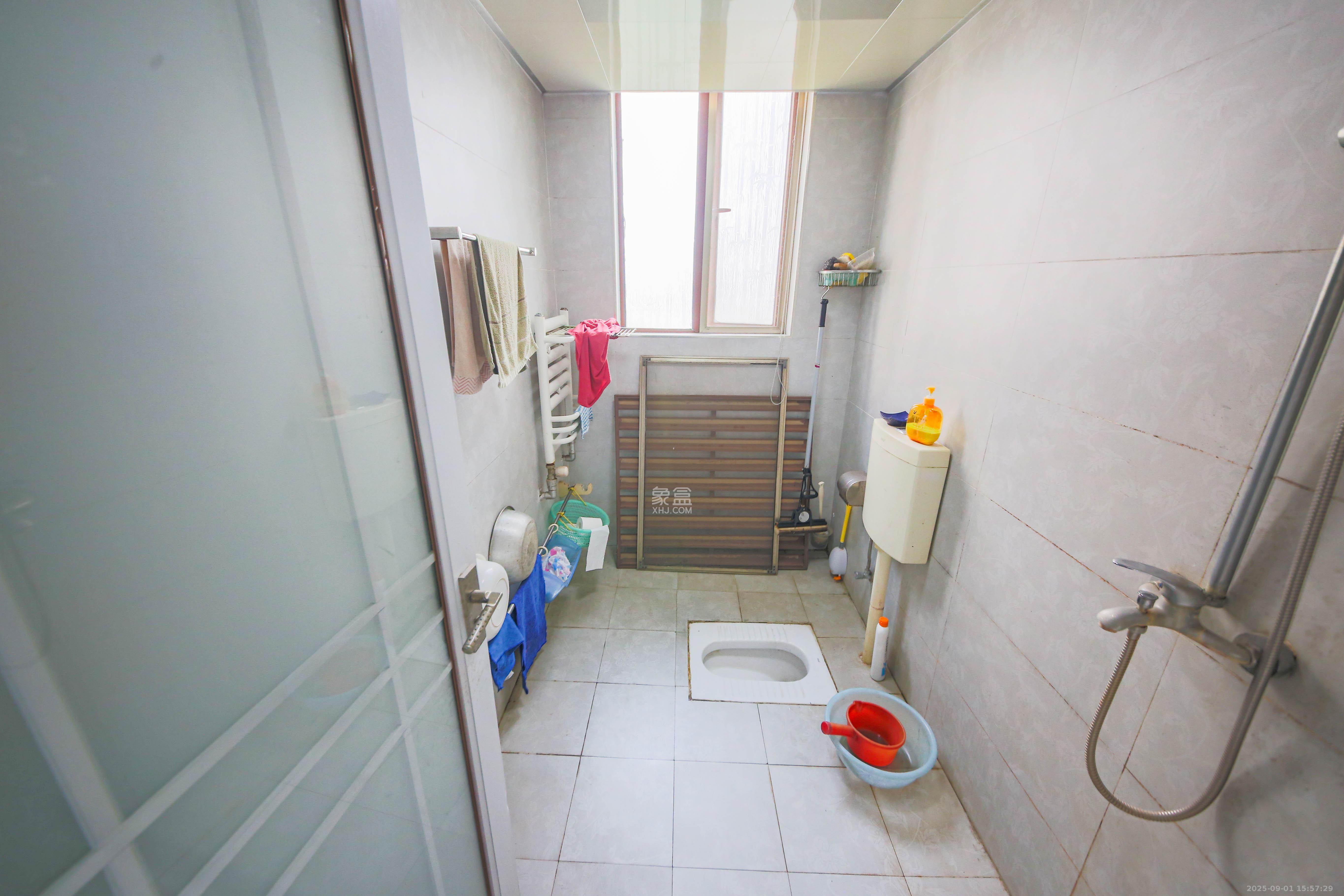 银杏嘉园 5室2厅2卫 233.8万 银杏嘉园 5室2厅2卫 233.8万卫生间