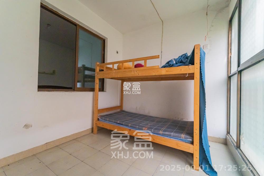 湖湾世景  4室2厅1卫    2000.0元/月 湖湾世景  4室2厅1卫    2000.0元/月室内图