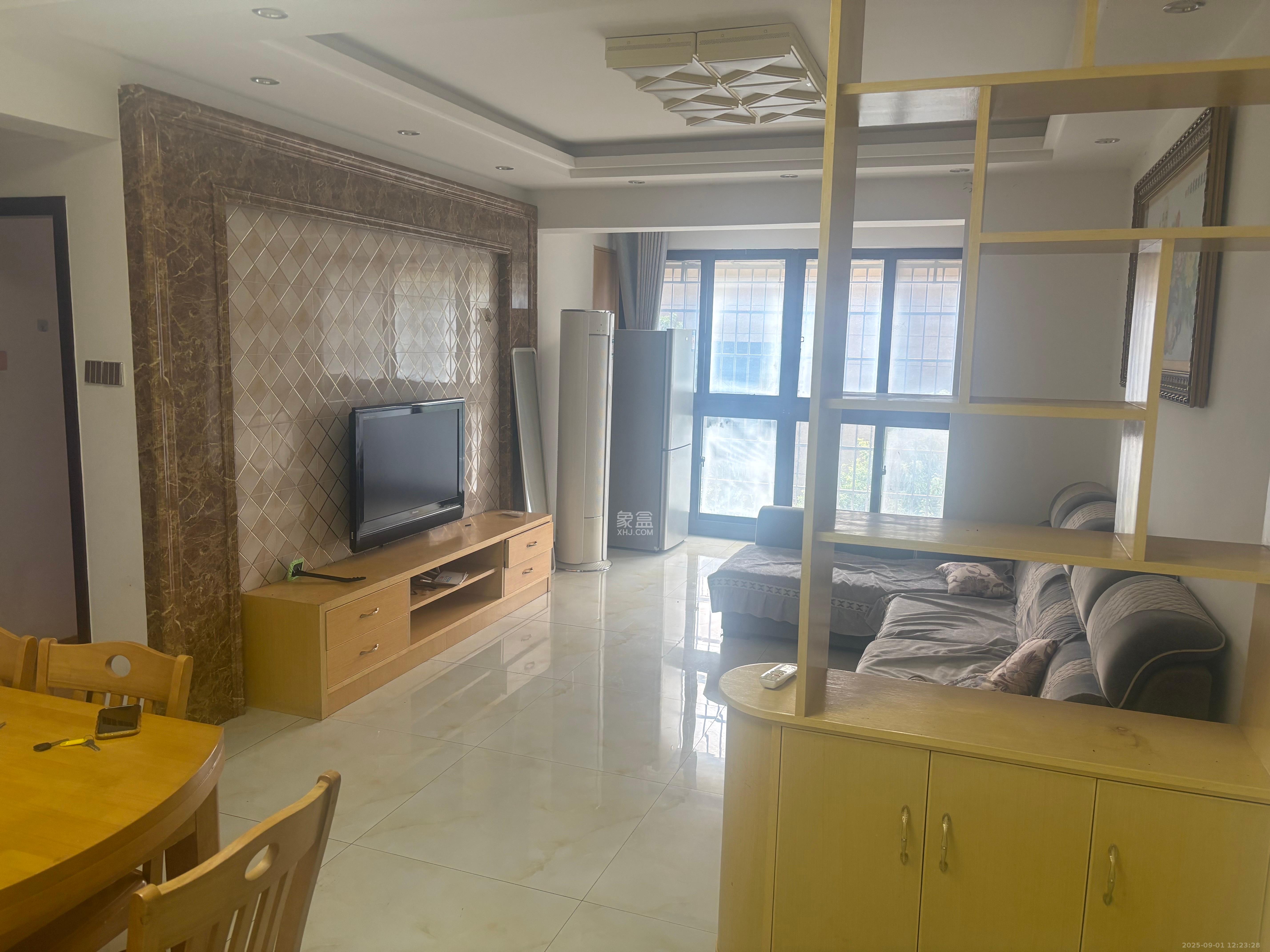 盛地春天里 3室2厅1卫 1400.0元/月 盛地春天里 3室2厅1卫 1400.0元/月室内图