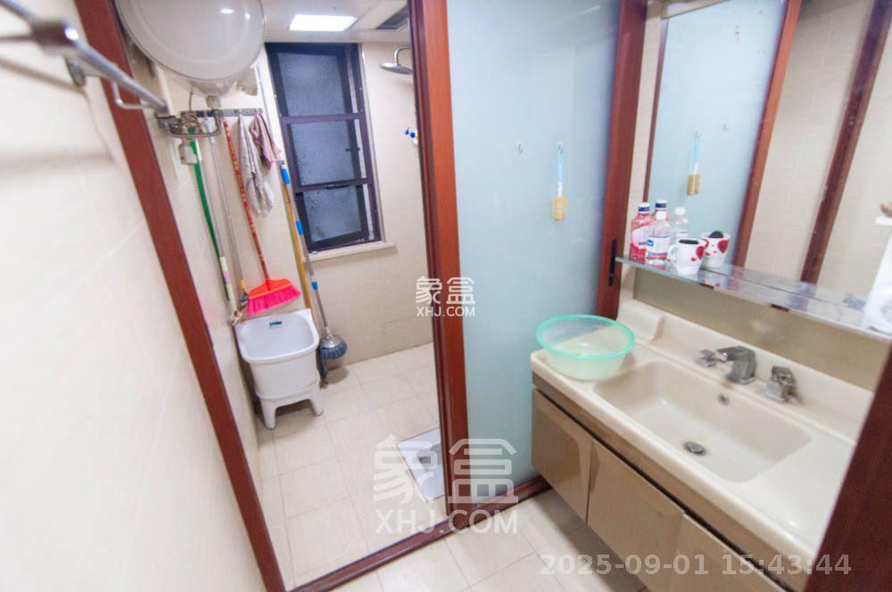 达美D6区  4室2厅1卫    3200.0元/月室内图