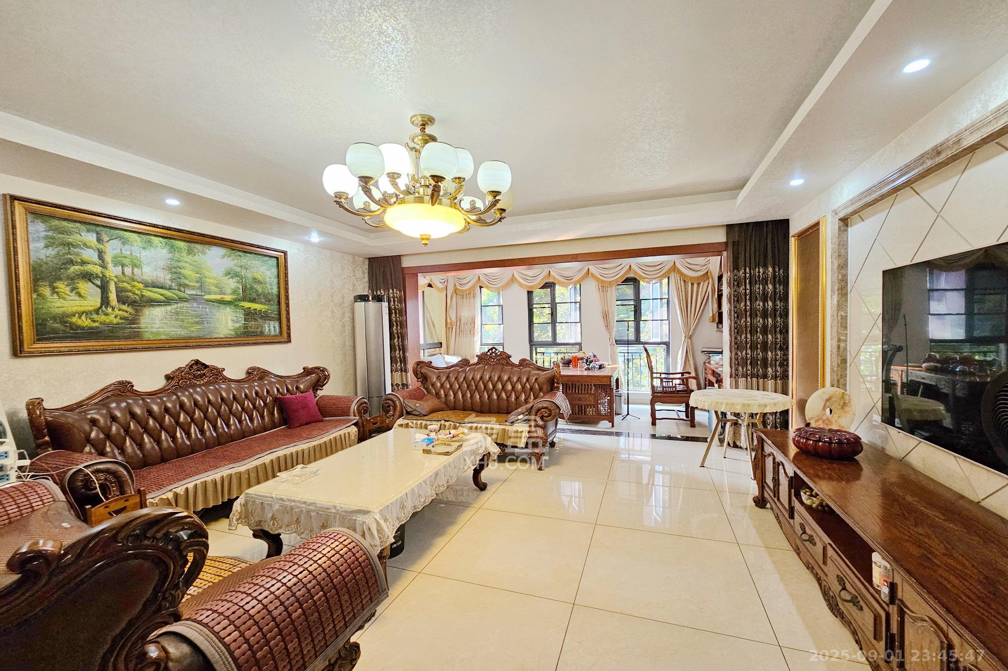 中隆国际御玺  4室2厅2卫    235.5万 中隆国际御玺  4室2厅2卫    235.5万