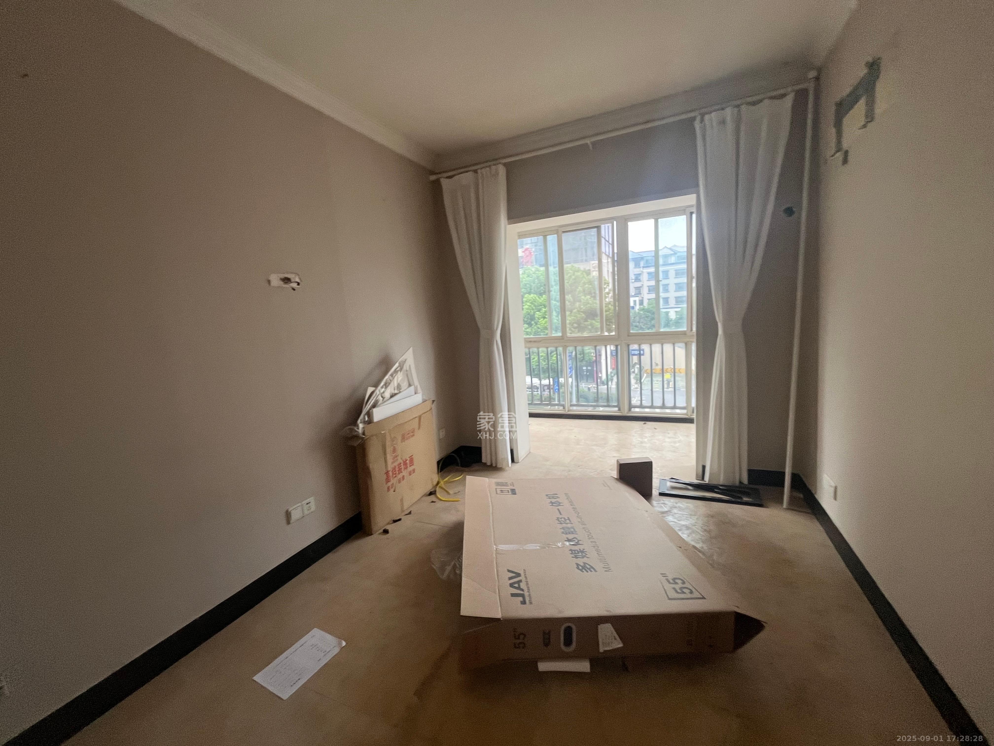 金秋小区 3室2厅1卫 2600.0元/月 金秋小区 3室2厅1卫 2600.0元/月室内图