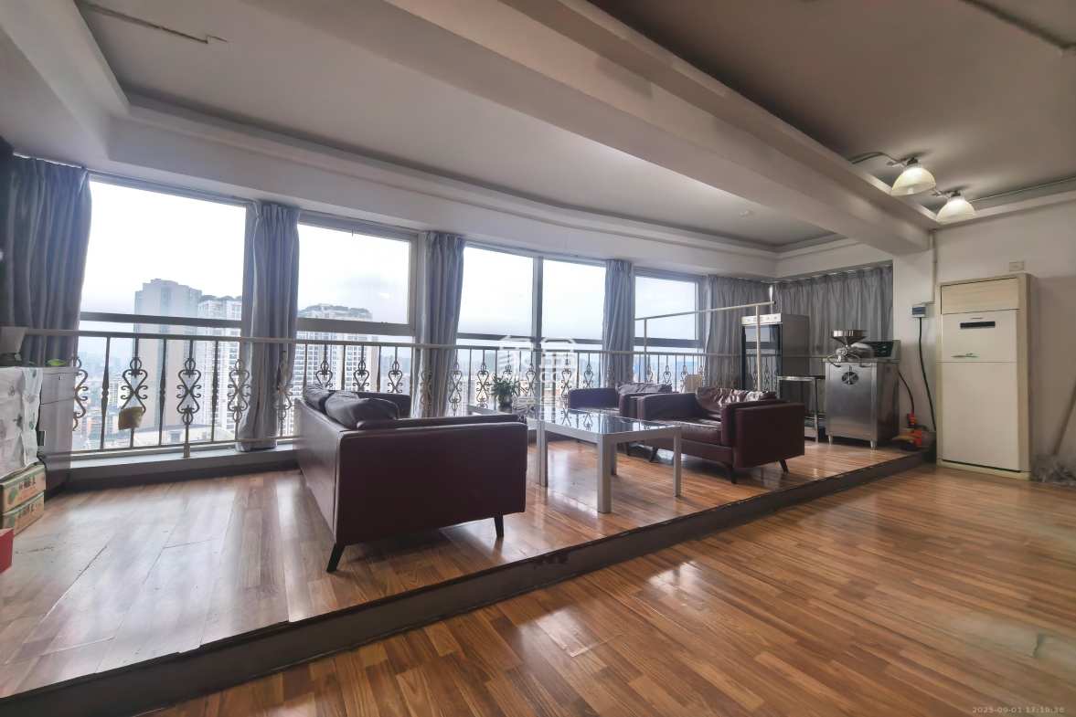 兴威名座 2室2厅1卫 3500.0元/月 兴威名座 2室2厅1卫 3500.0元/月室内图