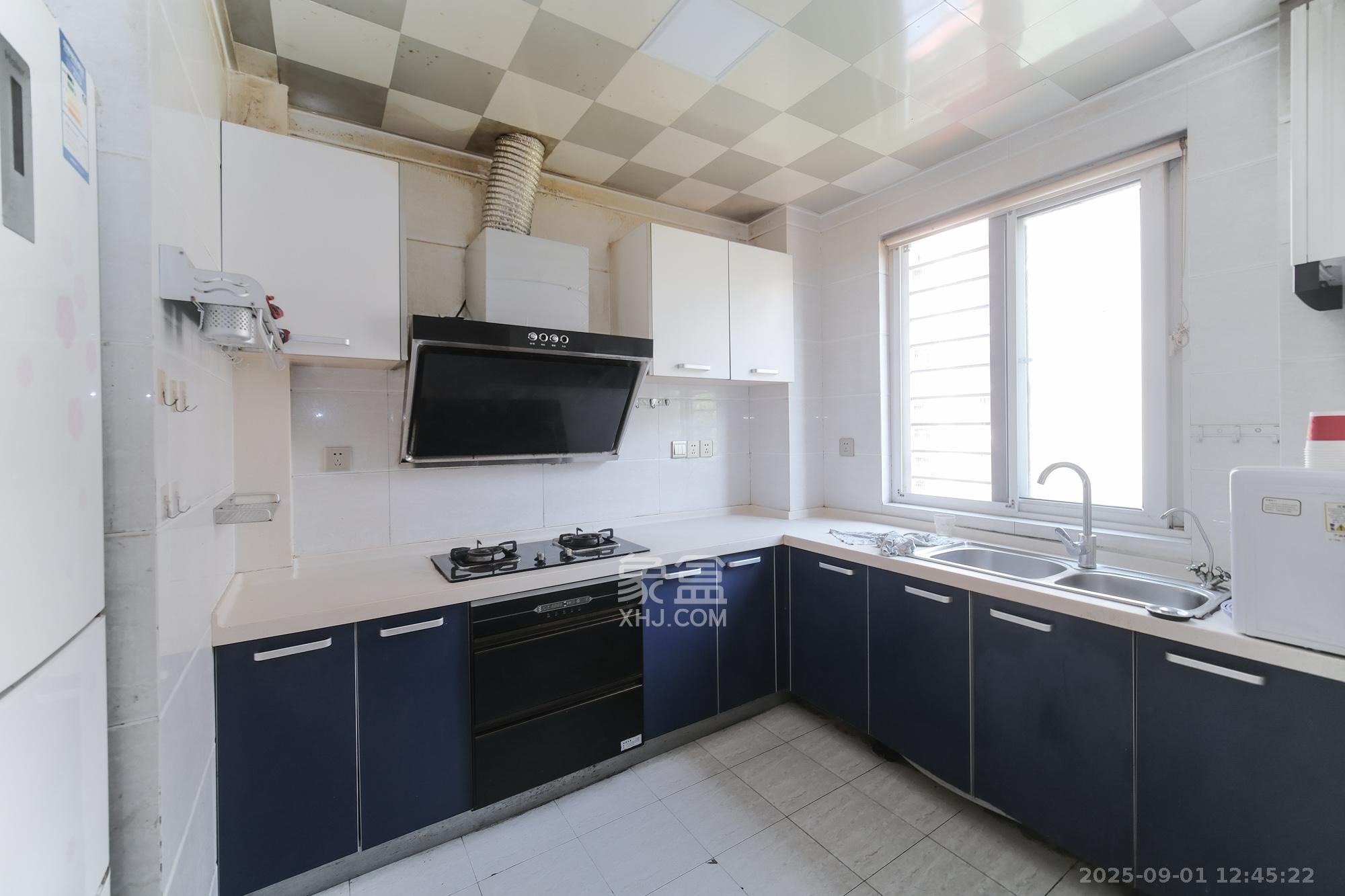 山水湾 4室2厅2卫 90.0万 山水湾 4室2厅2卫 90.0万厨房