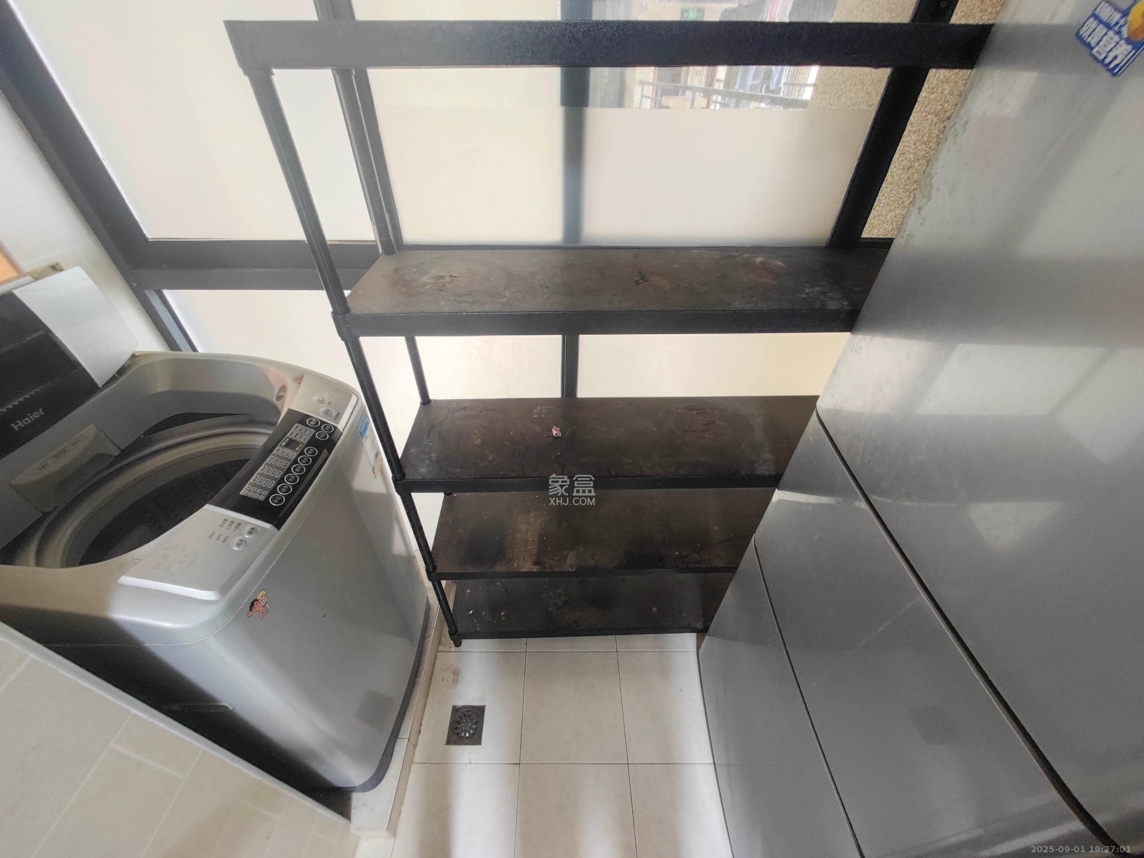 蓝光幸福满庭  3室2厅1卫    83.0万 蓝光幸福满庭  3室2厅1卫    83.0万阳台