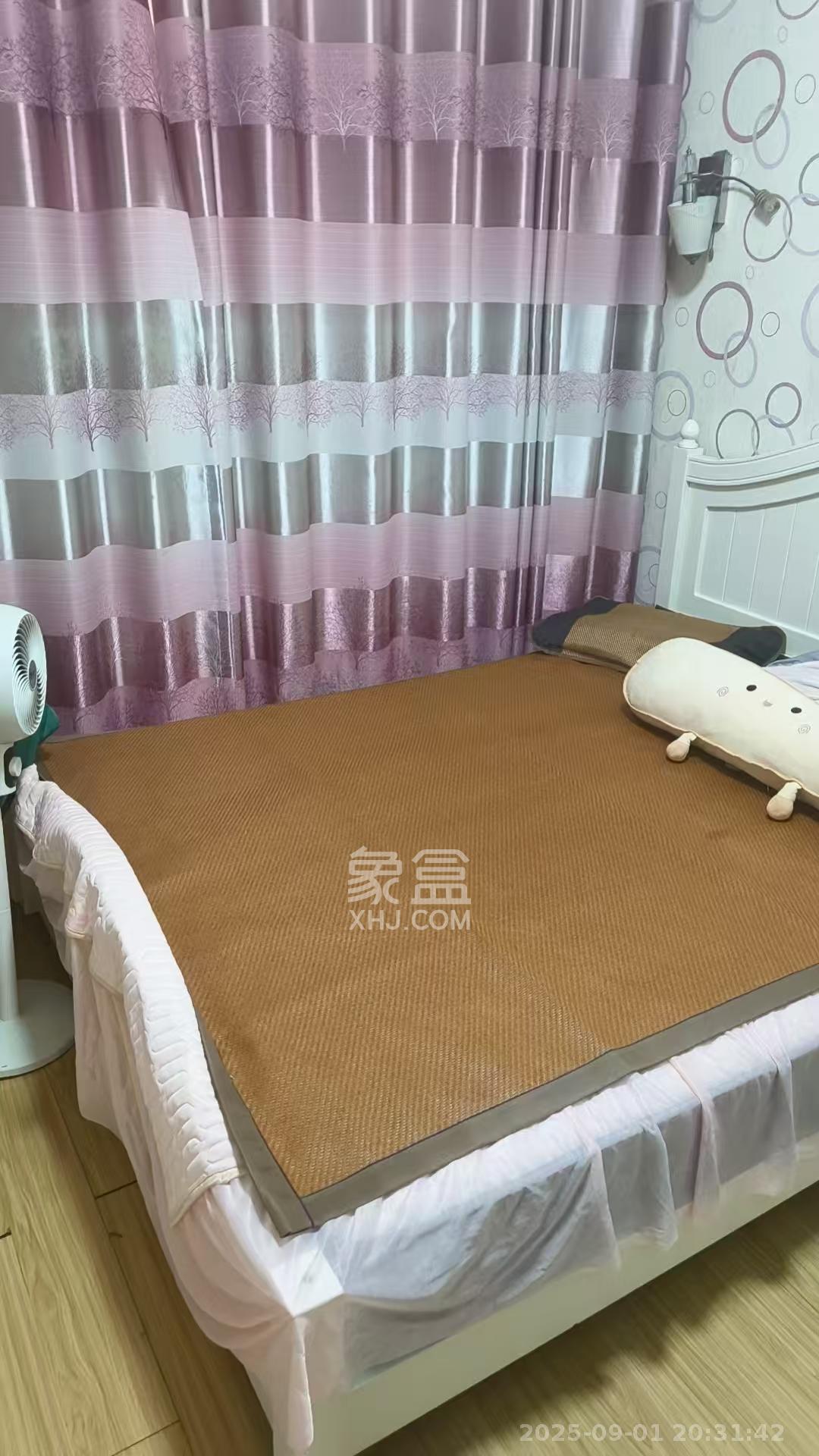 金领家族  1室1厅1卫    1600.0元/月 金领家族  1室1厅1卫    1600.0元/月