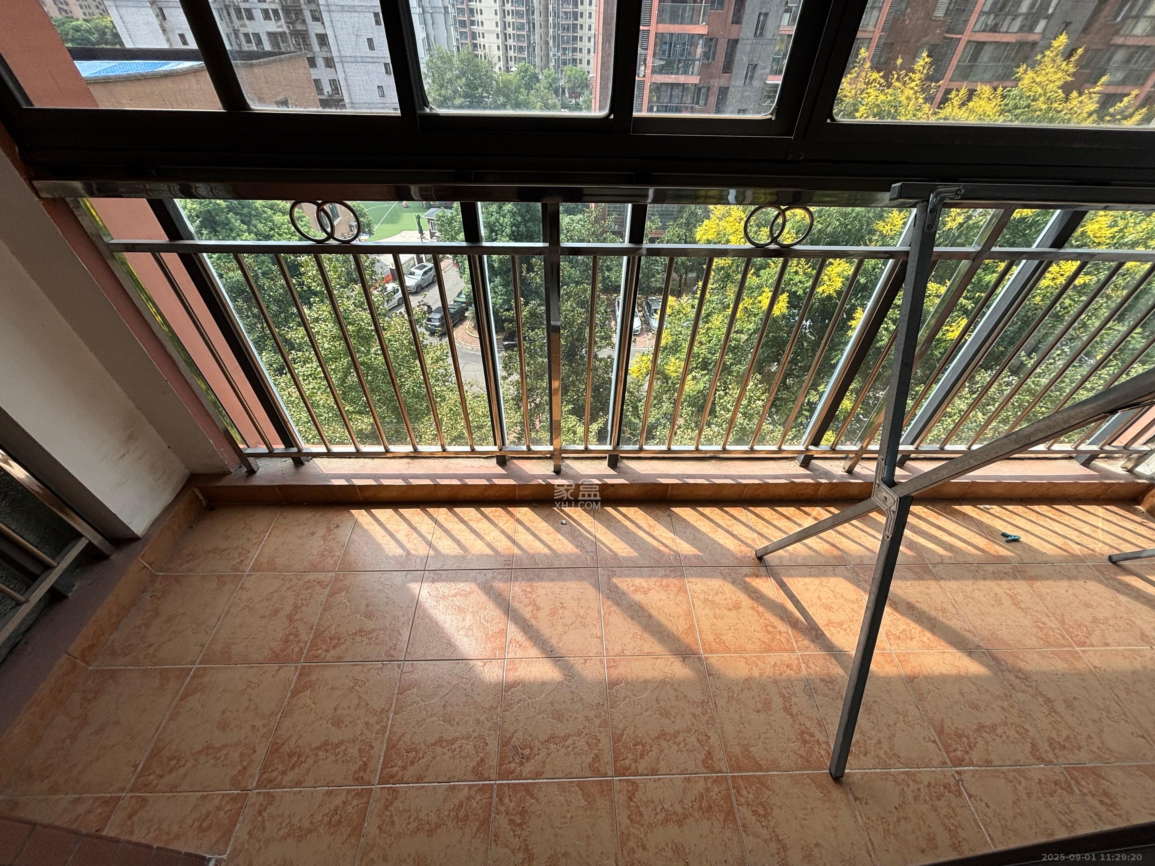 联美品格  3室2厅2卫    2100.0元/月室内图