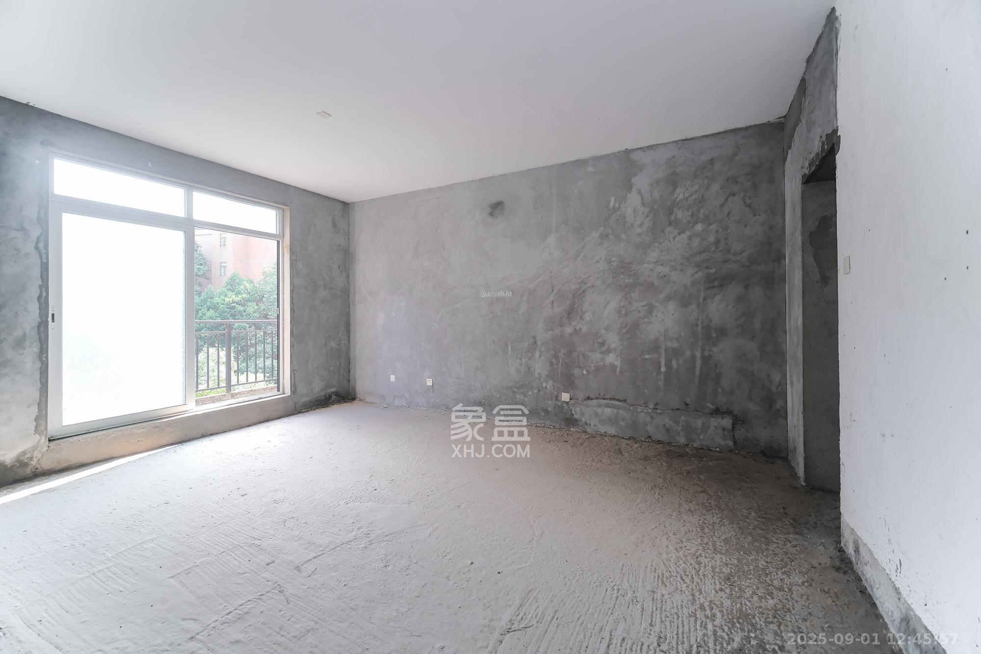 山水湾  6室3厅3卫    438.0万 山水湾  6室3厅3卫    438.0万卧室