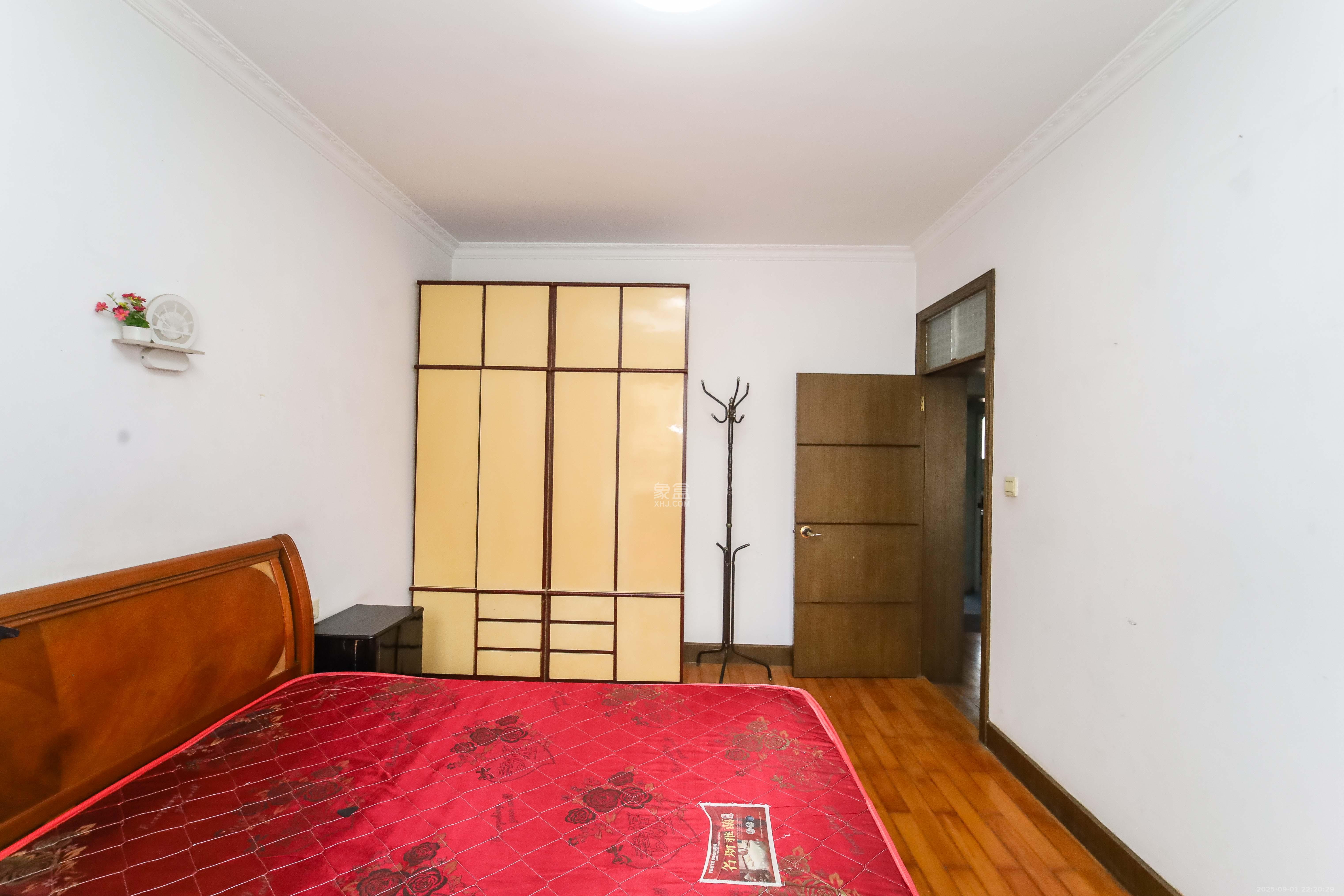 芙蓉区教育局学生校服服务部宿舍  2室2厅1卫    48.0万卧室