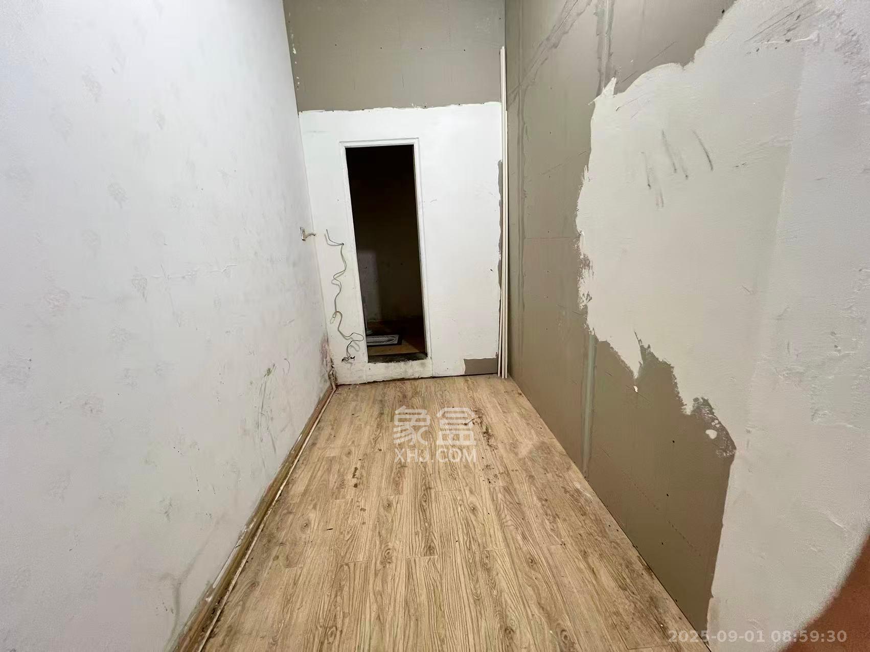 马王堆涂料城   90.85㎡      9000.0元/月室内图