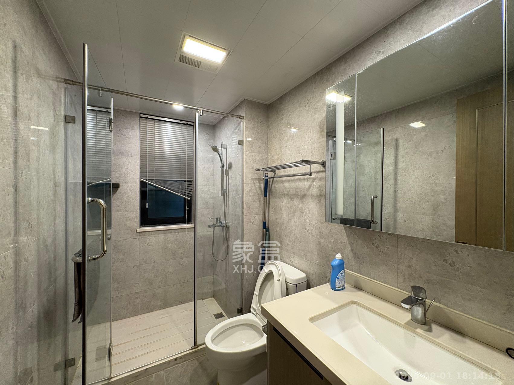 映客龙湖璟翠公馆(映客龙湖璟翠中心) 3室2厅2卫 3300.0元/月 映客龙湖璟翠公馆(映客龙湖璟翠中心) 3室2厅2卫 3300.0元/月室内图