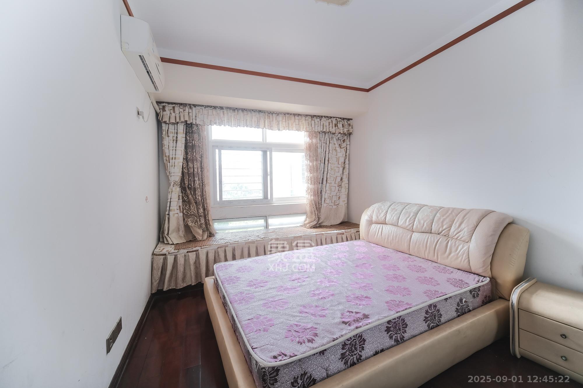 山水湾 4室2厅2卫 90.0万 山水湾 4室2厅2卫 90.0万卧室