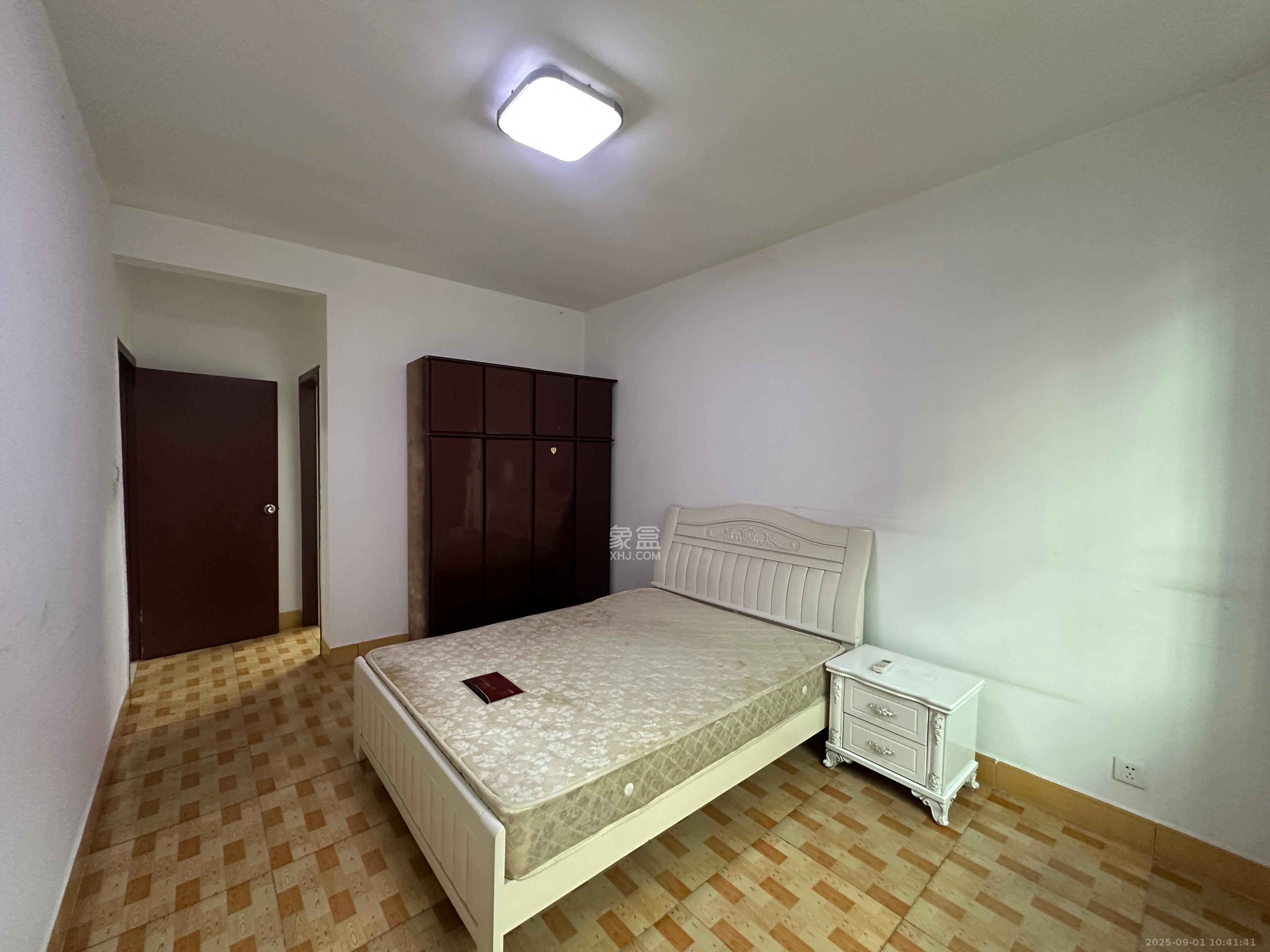 圭塘小区(圭塘一、二小区) 3室2厅2卫 2000.0元/月 圭塘小区(圭塘一、二小区) 3室2厅2卫 2000.0元/月室内图